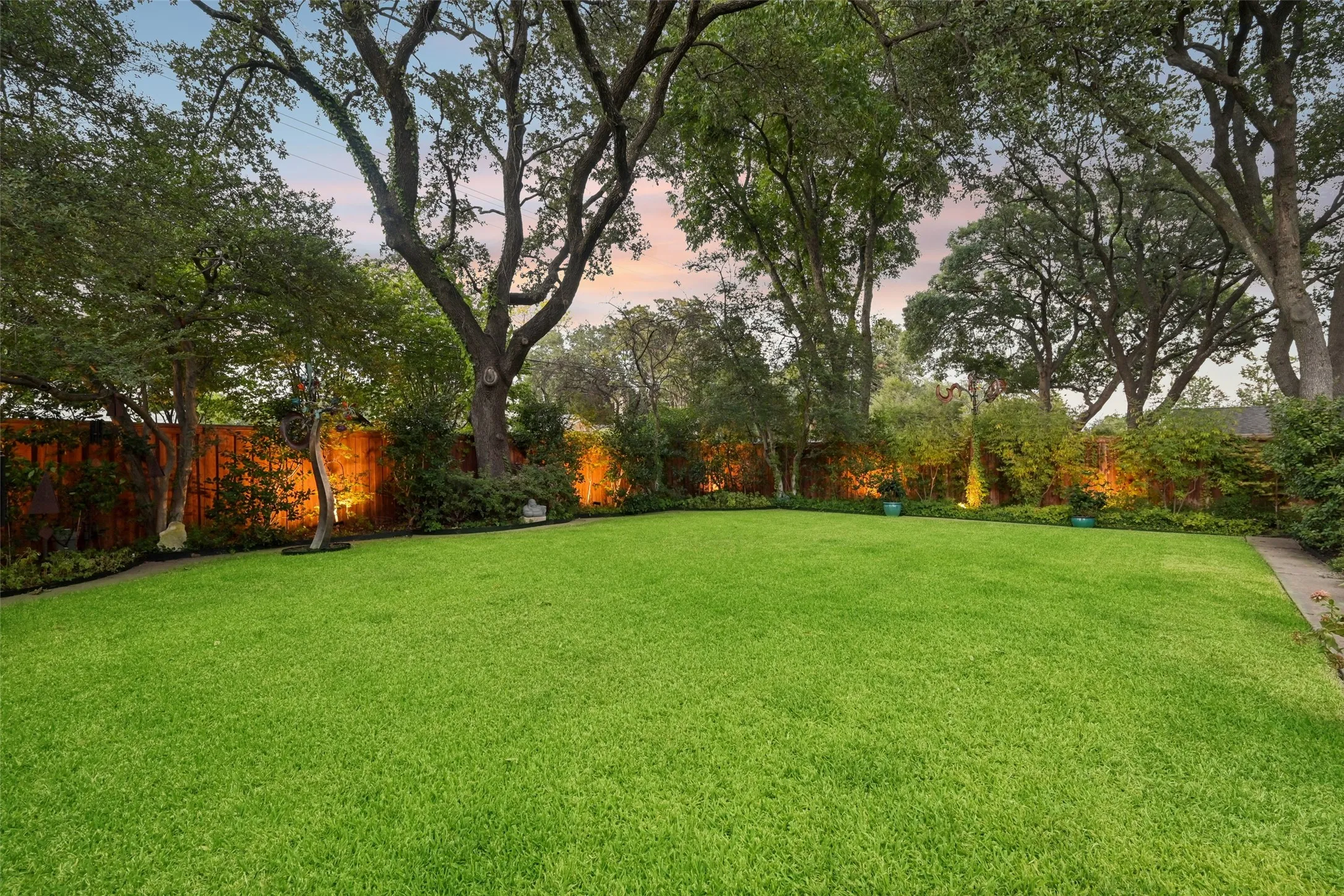 Single Family Residence For Sale in Dallas County , 7127 Lakehurst Avenue, Dallas, Texas 75230, 4 Bedroom, 4 Bathroom, 2 Garage spaces, 3,601 Sqft, built in 1967, mls#21367637, Real Estate Agent in Dallas, Homes For Sale in Dallas county, Homes For Sale in Dallas, Realtor in Dallas Texas, Real Estate Brokerage Independent Realty Texas, Luminita Cordes Realtor