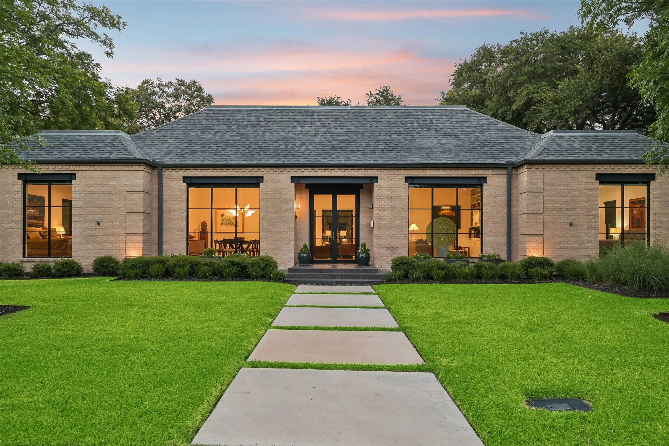 Single Family Residence For Sale in Dallas County , 7127 Lakehurst Avenue, Dallas, Texas 75230, 4 Bedroom, 4 Bathroom, 2 Garage spaces, 3,601 Sqft, built in 1967, mls#21367637, Real Estate Agent in Dallas, Homes For Sale in Dallas county, Homes For Sale in Dallas, Realtor in Dallas Texas, Real Estate Brokerage Independent Realty Texas, Luminita Cordes Realtor