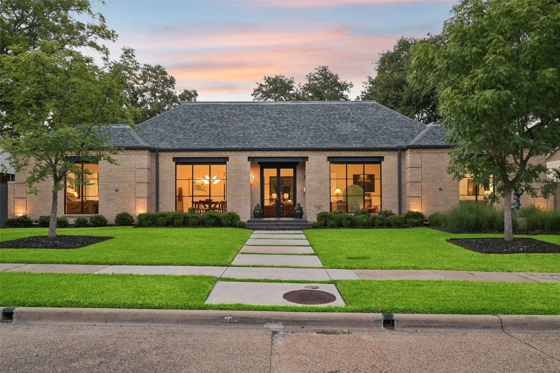 Single Family Residence For Sale in Dallas County , 7127 Lakehurst Avenue, Dallas, Texas 75230, 4 Bedroom, 4 Bathroom, 2 Garage spaces, 3,601 Sqft, built in 1967, mls#21367637, Real Estate Agent in Dallas, Homes For Sale in Dallas county, Homes For Sale in Dallas, Realtor in Dallas Texas, Real Estate Brokerage Independent Realty Texas, Luminita Cordes Realtor