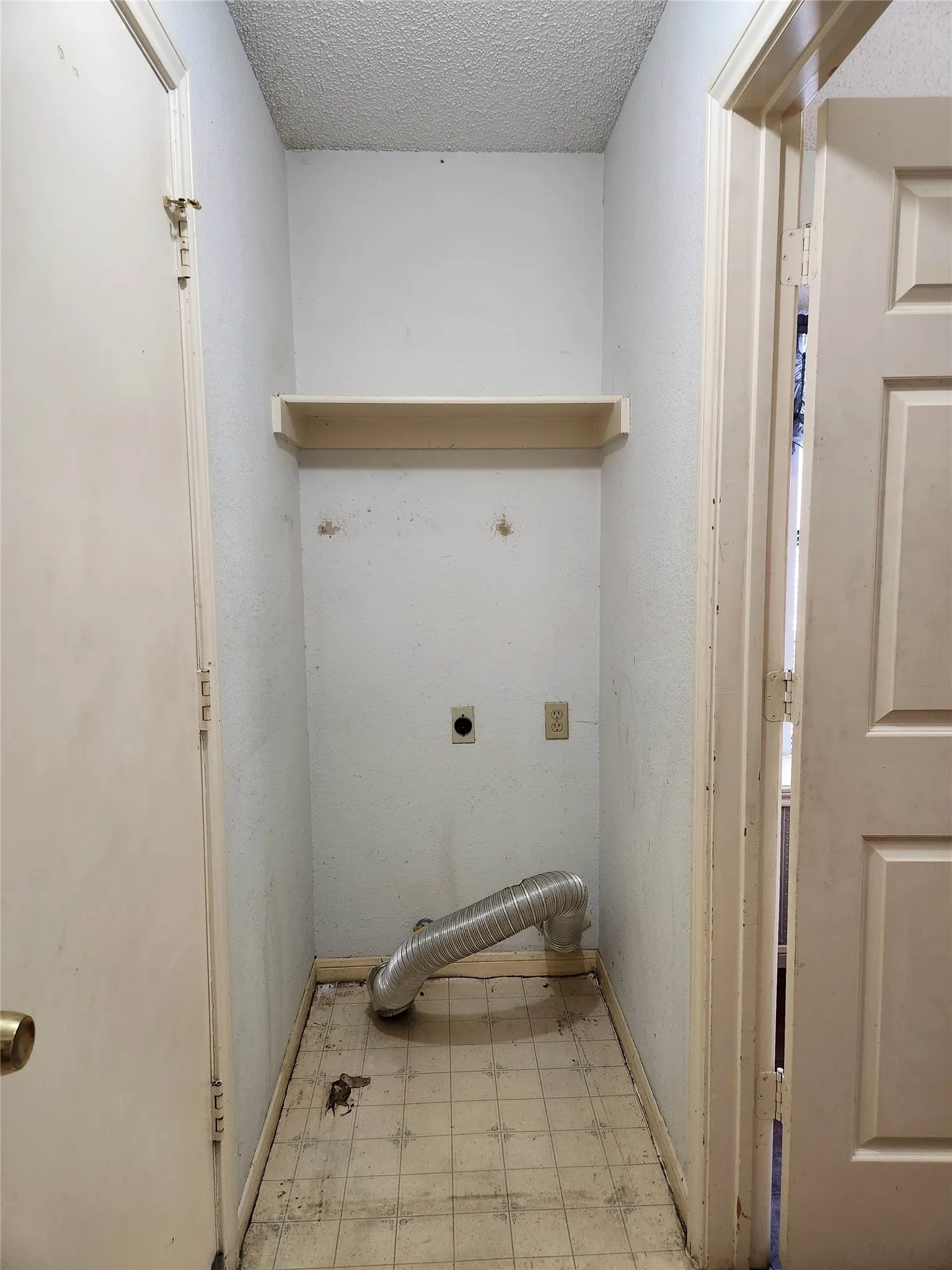 Laundry Dryer w/gas or electric connection
