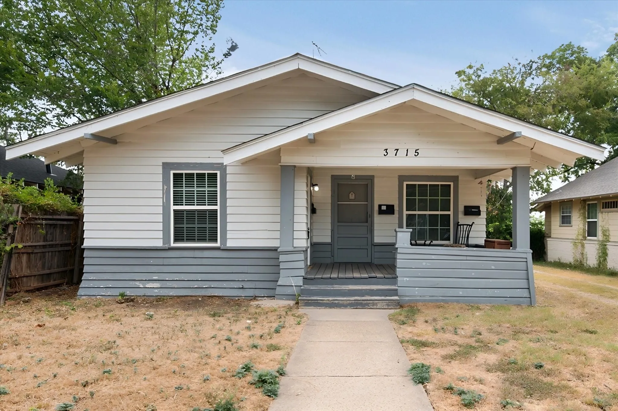 Triplex For Rent in Tarrant County , 3715 Travis Avenue A, Fort Worth, Texas 76110, 1 Bedroom, 1 Bathroom, Garage spaces, 420 Sqft, built in 1932, mls#21368337, Real Estate Agent in Fort Worth, Homes For Rent in Tarrant county, Homes For Rent in Fort Worth, Realtor in Fort Worth Texas, Real Estate Brokerage Independent Realty Texas, Luminita Cordes Realtor