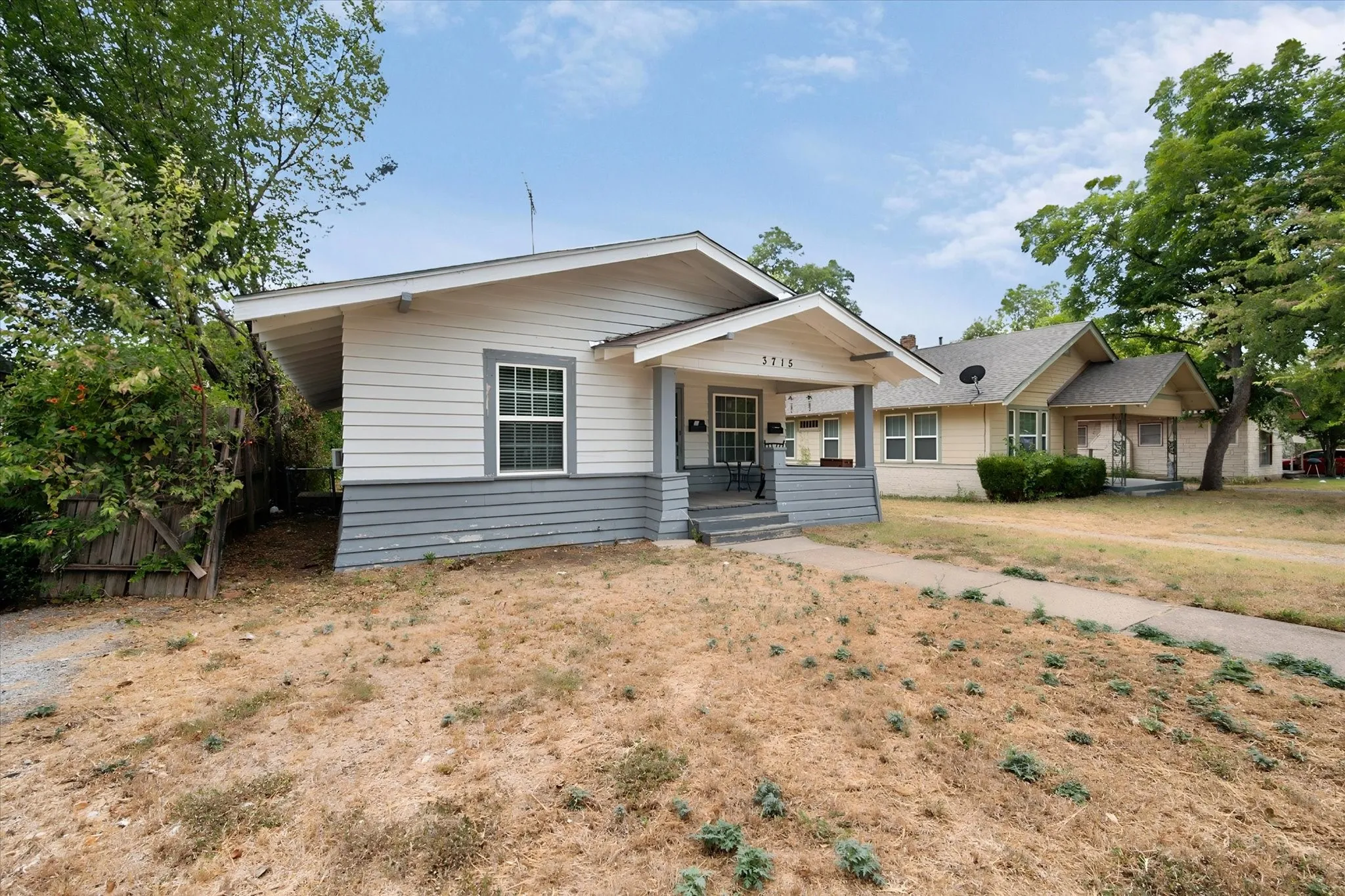 Triplex For Rent in Tarrant County , 3715 Travis Avenue A, Fort Worth, Texas 76110, 1 Bedroom, 1 Bathroom, Garage spaces, 420 Sqft, built in 1932, mls#21368337, Real Estate Agent in Fort Worth, Homes For Rent in Tarrant county, Homes For Rent in Fort Worth, Realtor in Fort Worth Texas, Real Estate Brokerage Independent Realty Texas, Luminita Cordes Realtor