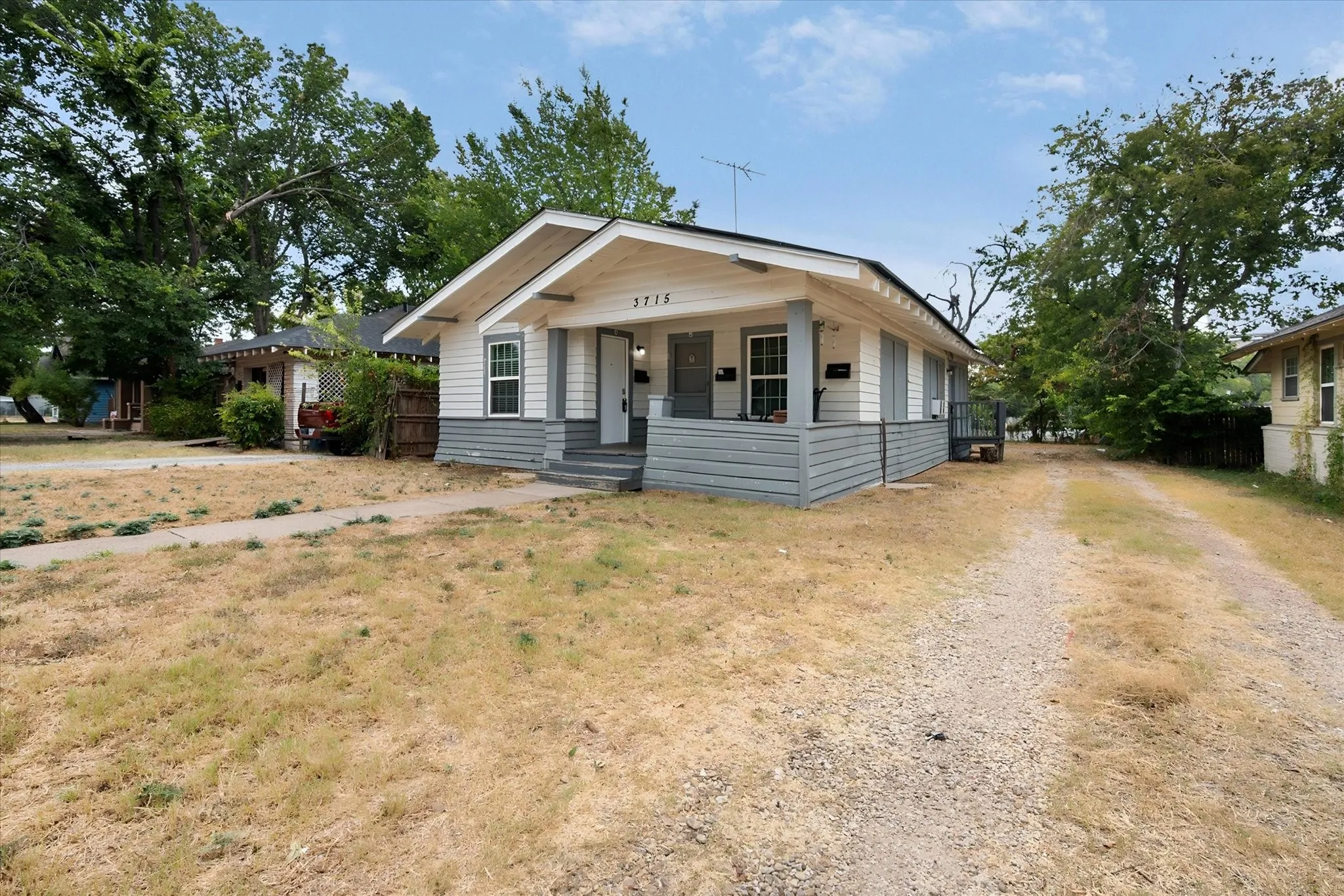 Triplex For Rent in Tarrant County , 3715 Travis Avenue A, Fort Worth, Texas 76110, 1 Bedroom, 1 Bathroom, Garage spaces, 420 Sqft, built in 1932, mls#21368337, Real Estate Agent in Fort Worth, Homes For Rent in Tarrant county, Homes For Rent in Fort Worth, Realtor in Fort Worth Texas, Real Estate Brokerage Independent Realty Texas, Luminita Cordes Realtor