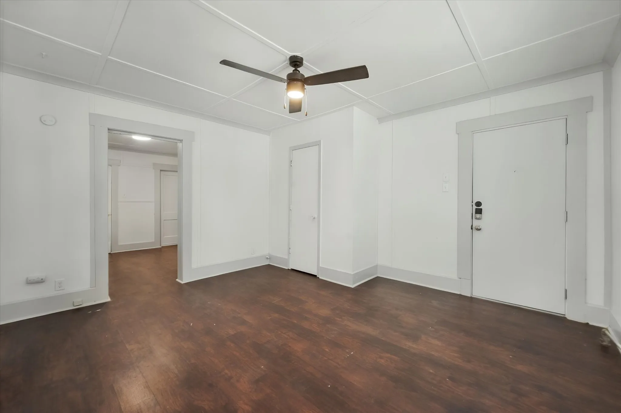 Triplex For Rent in Tarrant County , 3715 Travis Avenue A, Fort Worth, Texas 76110, 1 Bedroom, 1 Bathroom, Garage spaces, 420 Sqft, built in 1932, mls#21368337, Real Estate Agent in Fort Worth, Homes For Rent in Tarrant county, Homes For Rent in Fort Worth, Realtor in Fort Worth Texas, Real Estate Brokerage Independent Realty Texas, Luminita Cordes Realtor