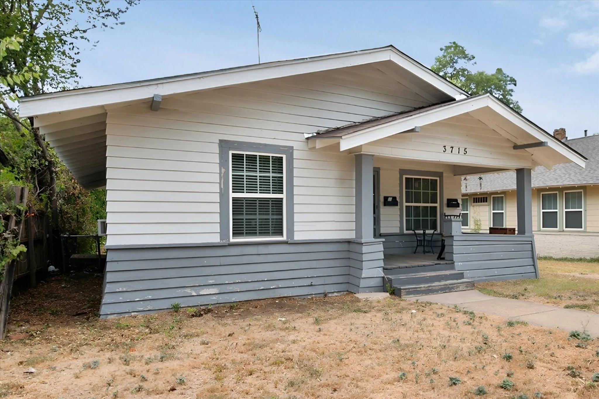 Triplex For Rent in Tarrant County , 3715 Travis Avenue A, Fort Worth, Texas 76110, 1 Bedroom, 1 Bathroom, Garage spaces, 420 Sqft, built in 1932, mls#21368337, Real Estate Agent in Fort Worth, Homes For Rent in Tarrant county, Homes For Rent in Fort Worth, Realtor in Fort Worth Texas, Real Estate Brokerage Independent Realty Texas, Luminita Cordes Realtor
