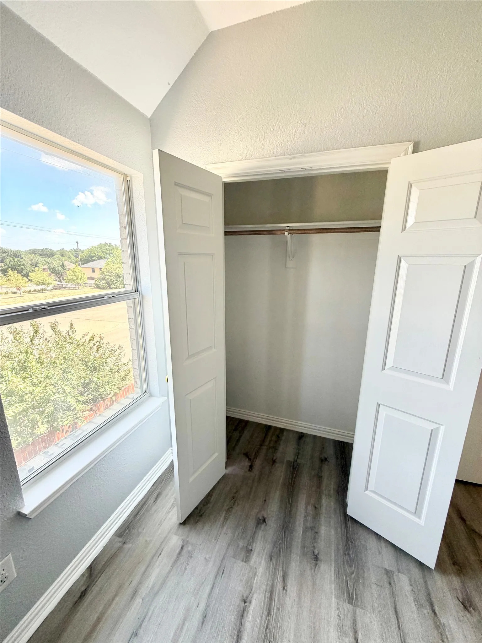Single Family Residence For Rent in Dallas County , 2501 Stetson Drive, Garland, Texas 75044, 4 Bedroom, 3 Bathroom, 2 Garage spaces, 1,923 Sqft, built in 1998, Price $2,650, mls#21368339, Real Estate Agent in Garland, Homes For Rent in Dallas county, Homes For Rent in Garland, Realtor in Garland Texas, Real Estate Brokerage Independent Realty Texas, Luminita Cordes Realtor