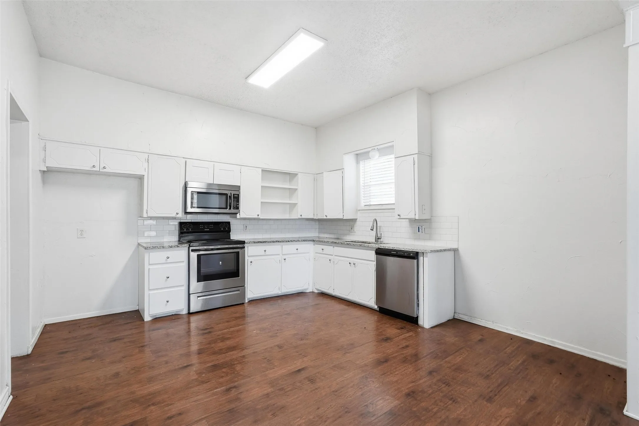 Single Family Residence For Rent in Grayson County , 900 W Morgan, Denison, Texas 75020, 2 Bedroom, 1 Bathroom, Garage spaces, 777 Sqft, built in 1920, mls#21368340, Real Estate Agent in Denison, Homes For Rent in Grayson county, Homes For Rent in Denison, Realtor in Denison Texas, Real Estate Brokerage Independent Realty Texas, Luminita Cordes Realtor