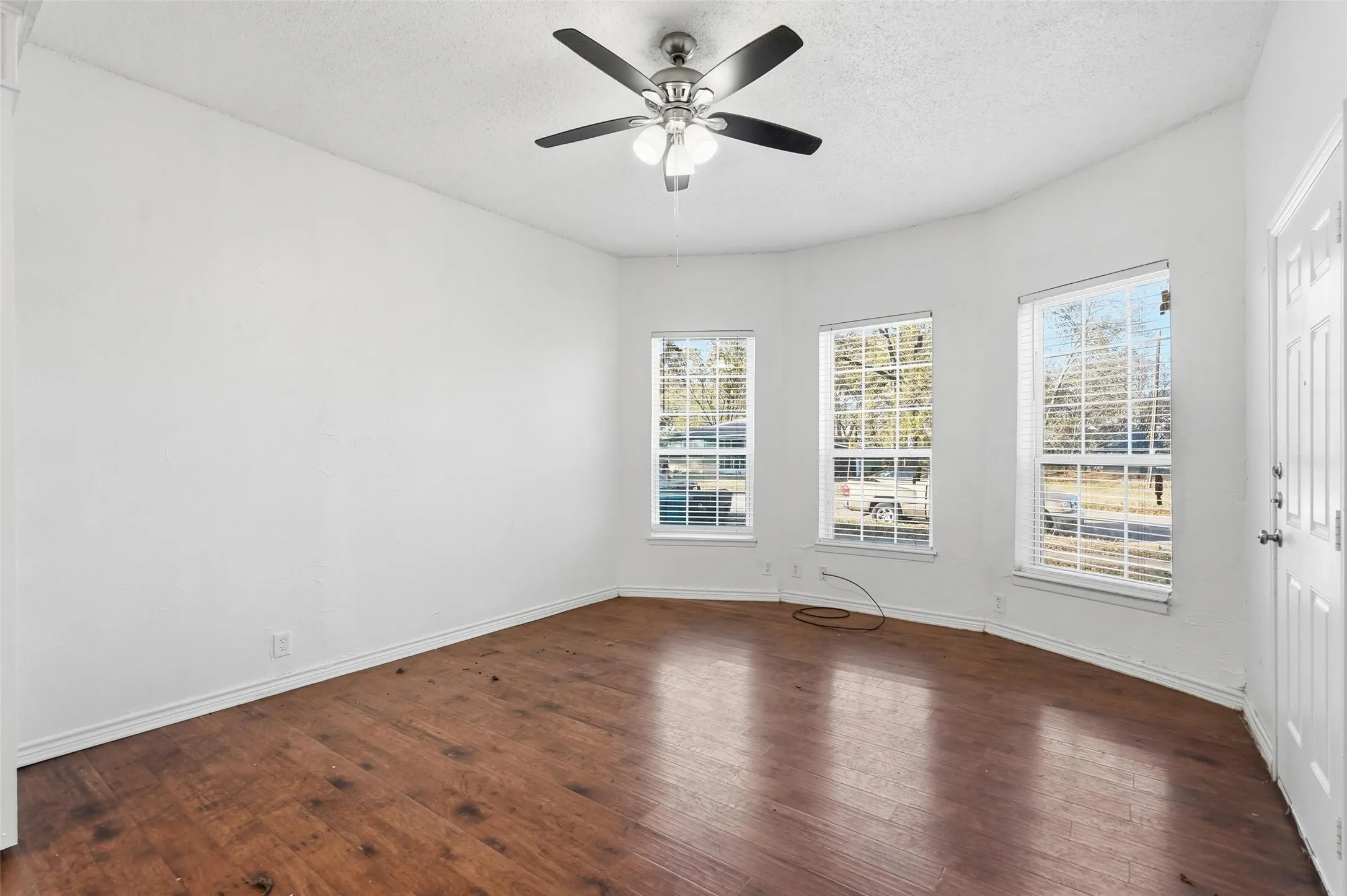 Single Family Residence For Rent in Grayson County , 900 W Morgan, Denison, Texas 75020, 2 Bedroom, 1 Bathroom, Garage spaces, 777 Sqft, built in 1920, mls#21368340, Real Estate Agent in Denison, Homes For Rent in Grayson county, Homes For Rent in Denison, Realtor in Denison Texas, Real Estate Brokerage Independent Realty Texas, Luminita Cordes Realtor