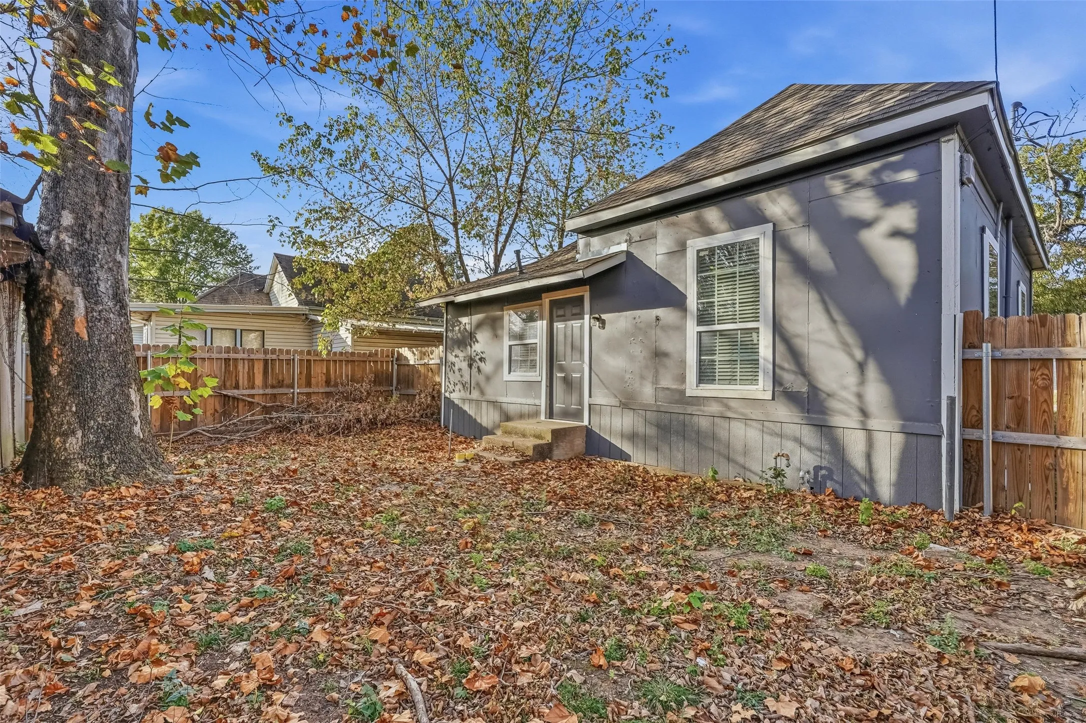 Single Family Residence For Rent in Grayson County , 900 W Morgan, Denison, Texas 75020, 2 Bedroom, 1 Bathroom, Garage spaces, 777 Sqft, built in 1920, mls#21368340, Real Estate Agent in Denison, Homes For Rent in Grayson county, Homes For Rent in Denison, Realtor in Denison Texas, Real Estate Brokerage Independent Realty Texas, Luminita Cordes Realtor