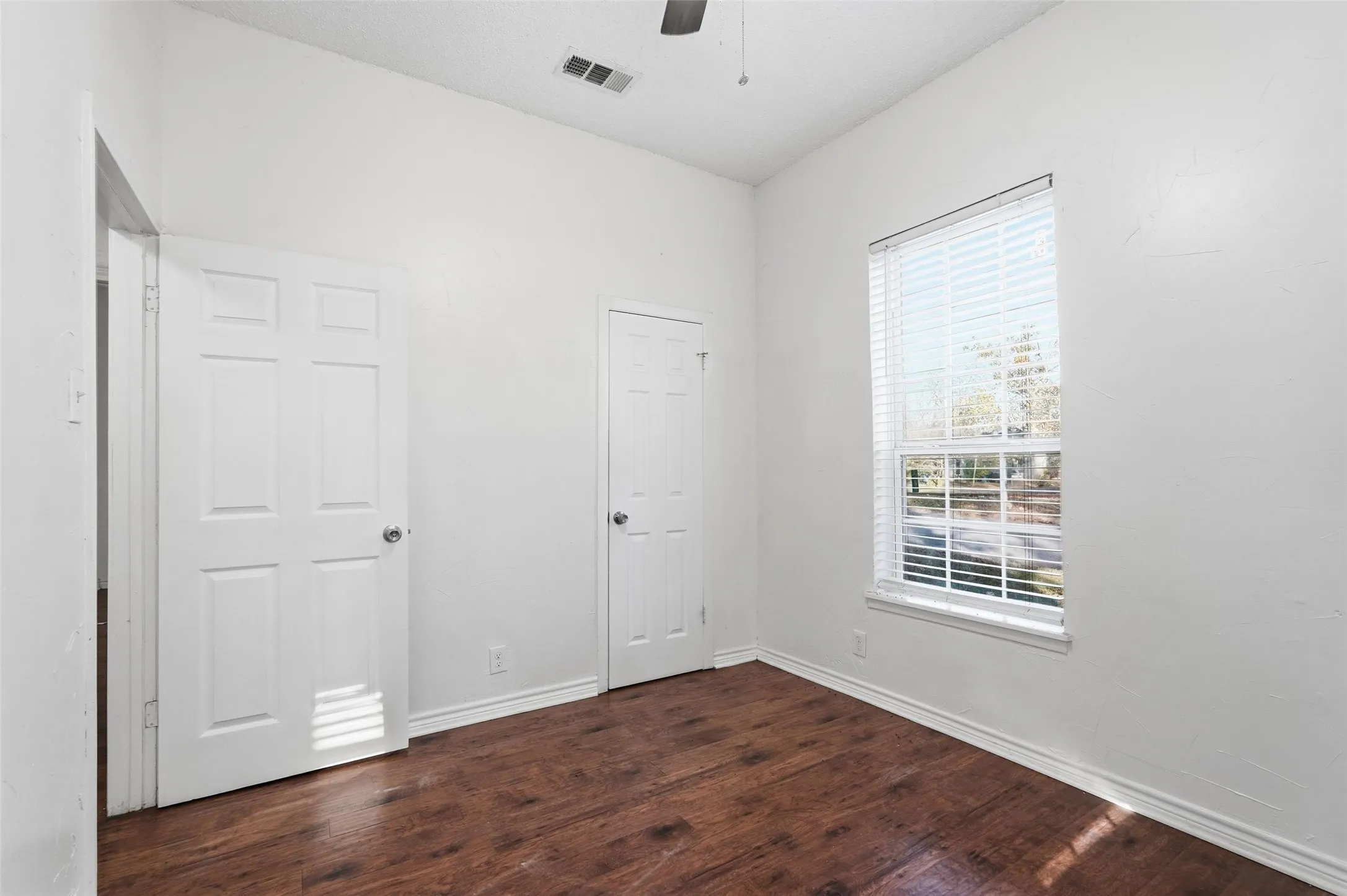 Single Family Residence For Rent in Grayson County , 900 W Morgan, Denison, Texas 75020, 2 Bedroom, 1 Bathroom, Garage spaces, 777 Sqft, built in 1920, mls#21368340, Real Estate Agent in Denison, Homes For Rent in Grayson county, Homes For Rent in Denison, Realtor in Denison Texas, Real Estate Brokerage Independent Realty Texas, Luminita Cordes Realtor