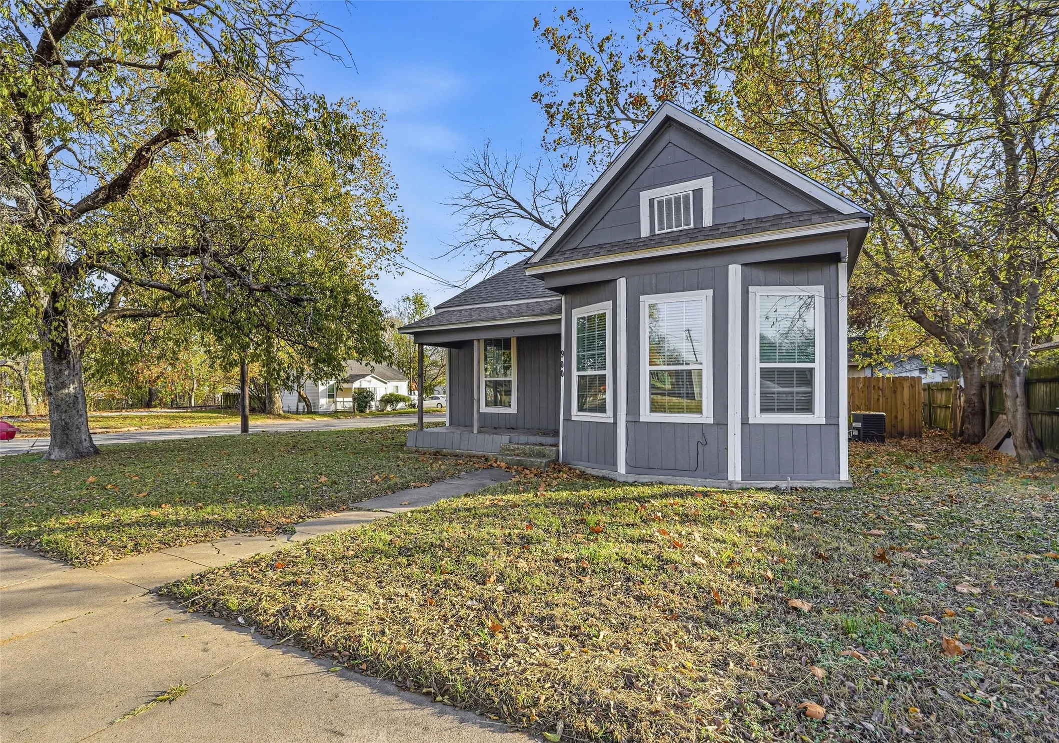 Single Family Residence For Rent in Grayson County , 900 W Morgan, Denison, Texas 75020, 2 Bedroom, 1 Bathroom, Garage spaces, 777 Sqft, built in 1920, mls#21368340, Real Estate Agent in Denison, Homes For Rent in Grayson county, Homes For Rent in Denison, Realtor in Denison Texas, Real Estate Brokerage Independent Realty Texas, Luminita Cordes Realtor
