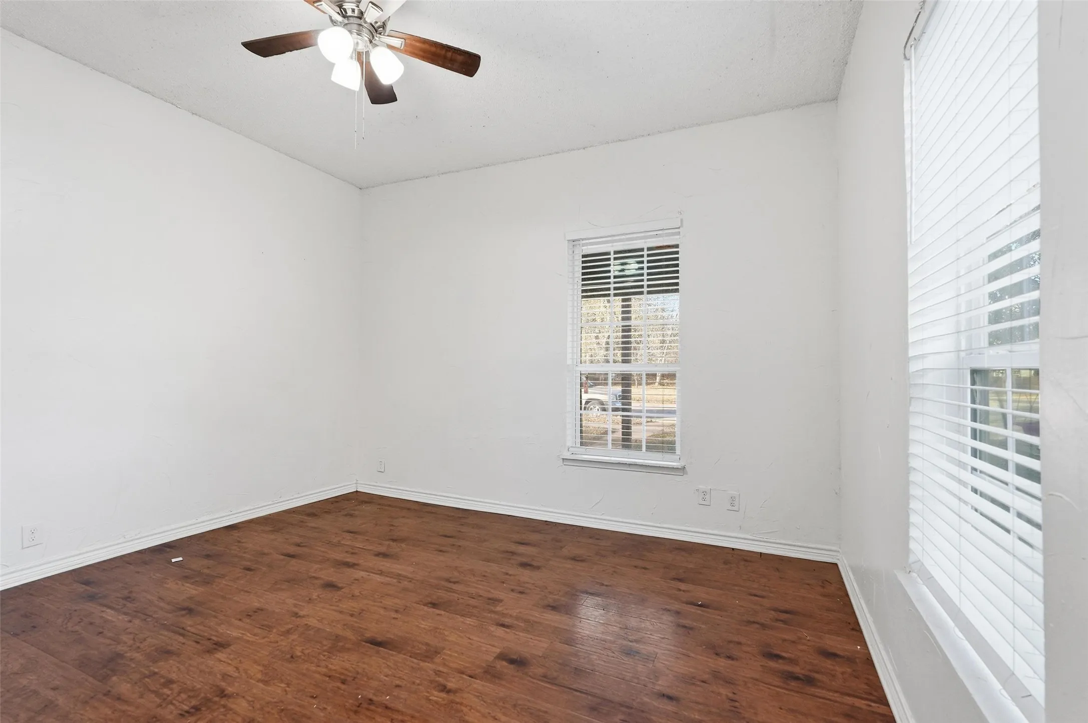 Single Family Residence For Rent in Grayson County , 900 W Morgan, Denison, Texas 75020, 2 Bedroom, 1 Bathroom, Garage spaces, 777 Sqft, built in 1920, mls#21368340, Real Estate Agent in Denison, Homes For Rent in Grayson county, Homes For Rent in Denison, Realtor in Denison Texas, Real Estate Brokerage Independent Realty Texas, Luminita Cordes Realtor