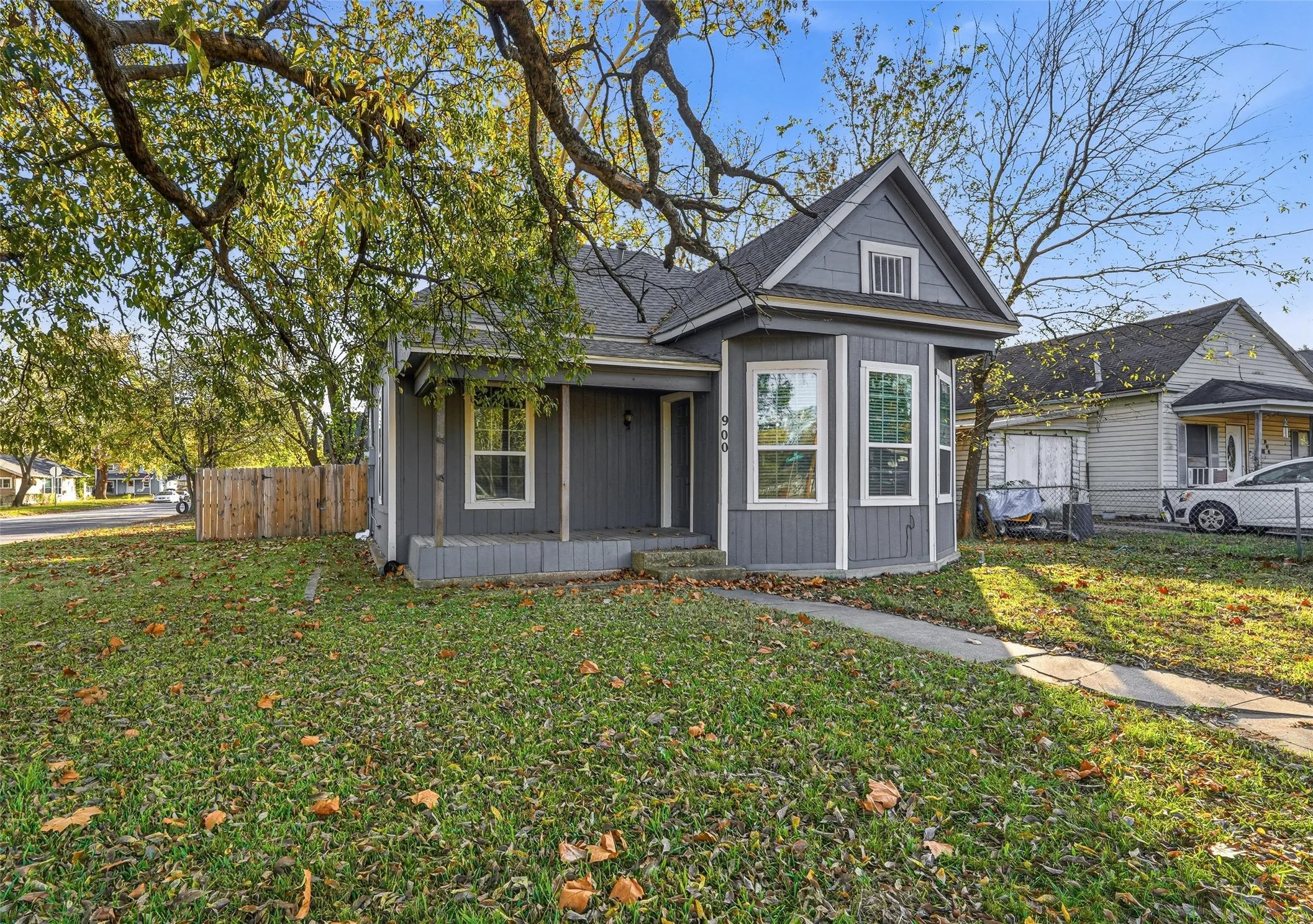 Single Family Residence For Rent in Grayson County , 900 W Morgan, Denison, Texas 75020, 2 Bedroom, 1 Bathroom, Garage spaces, 777 Sqft, built in 1920, mls#21368340, Real Estate Agent in Denison, Homes For Rent in Grayson county, Homes For Rent in Denison, Realtor in Denison Texas, Real Estate Brokerage Independent Realty Texas, Luminita Cordes Realtor