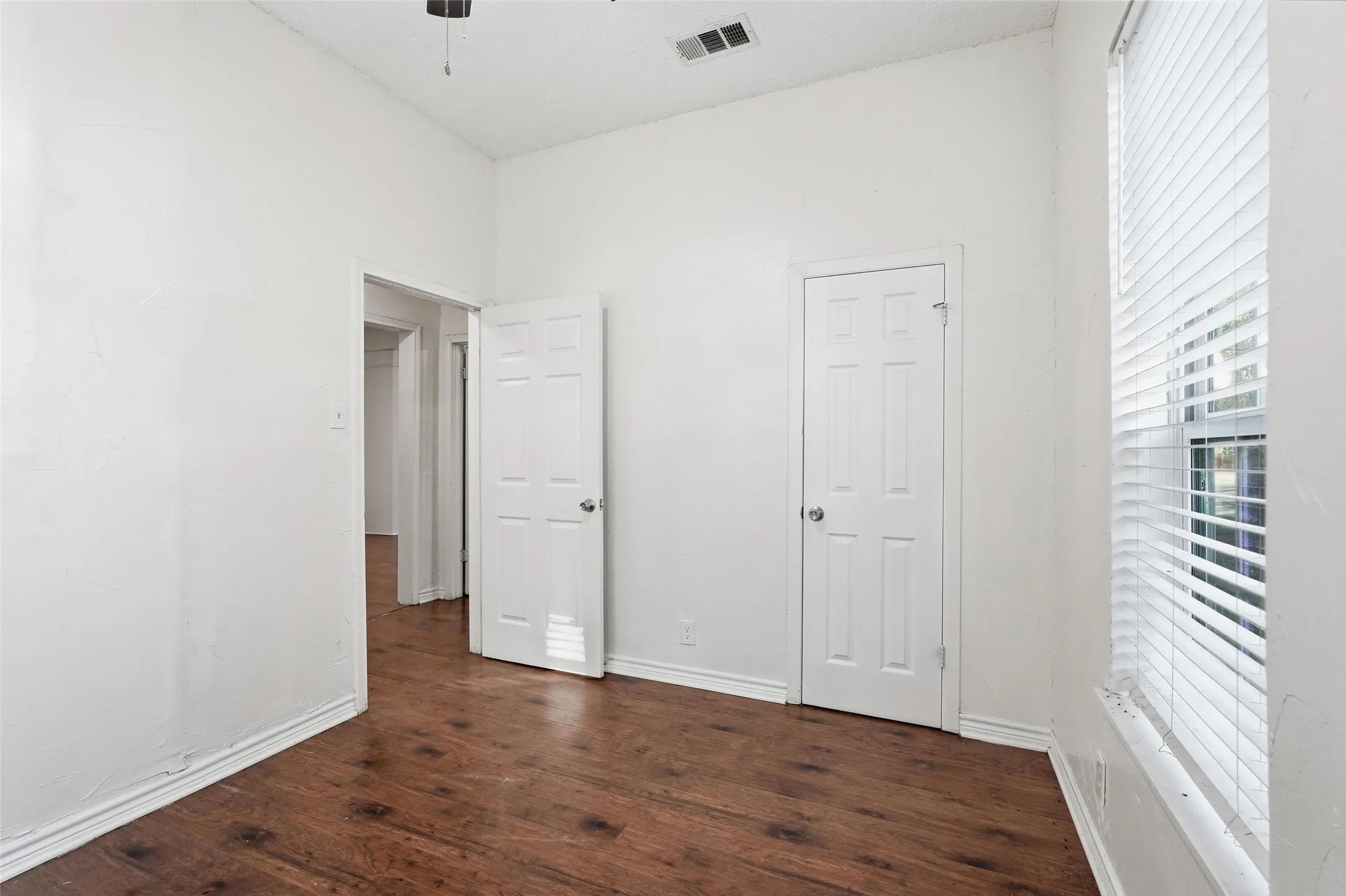 Single Family Residence For Rent in Grayson County , 900 W Morgan, Denison, Texas 75020, 2 Bedroom, 1 Bathroom, Garage spaces, 777 Sqft, built in 1920, mls#21368340, Real Estate Agent in Denison, Homes For Rent in Grayson county, Homes For Rent in Denison, Realtor in Denison Texas, Real Estate Brokerage Independent Realty Texas, Luminita Cordes Realtor