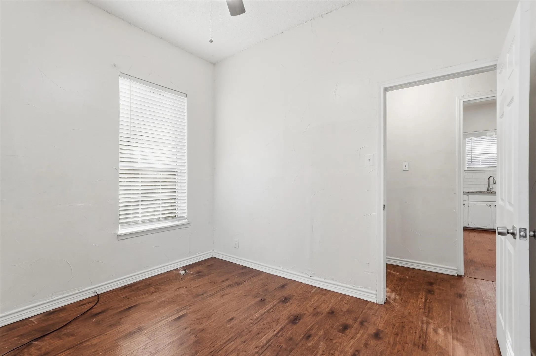 Single Family Residence For Rent in Grayson County , 900 W Morgan, Denison, Texas 75020, 2 Bedroom, 1 Bathroom, Garage spaces, 777 Sqft, built in 1920, mls#21368340, Real Estate Agent in Denison, Homes For Rent in Grayson county, Homes For Rent in Denison, Realtor in Denison Texas, Real Estate Brokerage Independent Realty Texas, Luminita Cordes Realtor