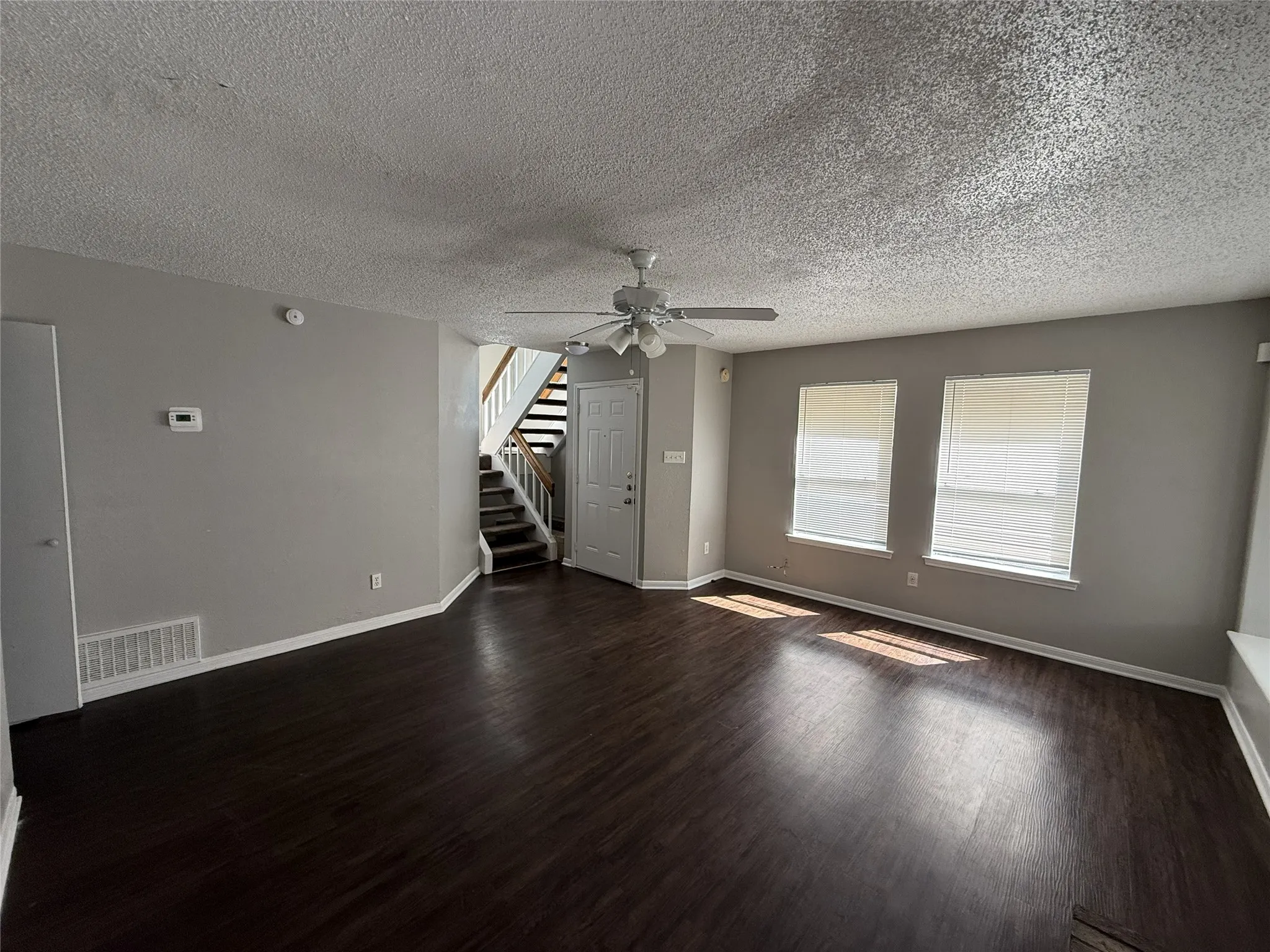 Single Family Residence For Sale in Dallas County , 728 Via Miramonte, Mesquite, Texas 75150, 3 Bedroom, 3 Bathroom, 2 Garage spaces, 1,526 Sqft, built in 1982, Price $210,000, mls#21368341, Real Estate Agent in Mesquite, Homes For Sale in Dallas county, Homes For Sale in Mesquite, Realtor in Mesquite Texas, Real Estate Brokerage Independent Realty Texas, Luminita Cordes Realtor