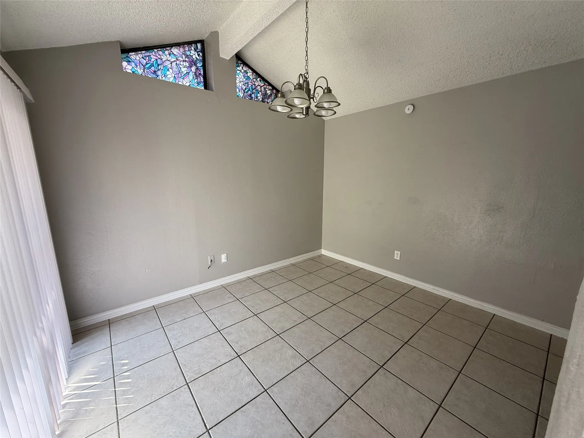 Single Family Residence For Sale in Dallas County , 728 Via Miramonte, Mesquite, Texas 75150, 3 Bedroom, 3 Bathroom, 2 Garage spaces, 1,526 Sqft, built in 1982, Price $210,000, mls#21368341, Real Estate Agent in Mesquite, Homes For Sale in Dallas county, Homes For Sale in Mesquite, Realtor in Mesquite Texas, Real Estate Brokerage Independent Realty Texas, Luminita Cordes Realtor