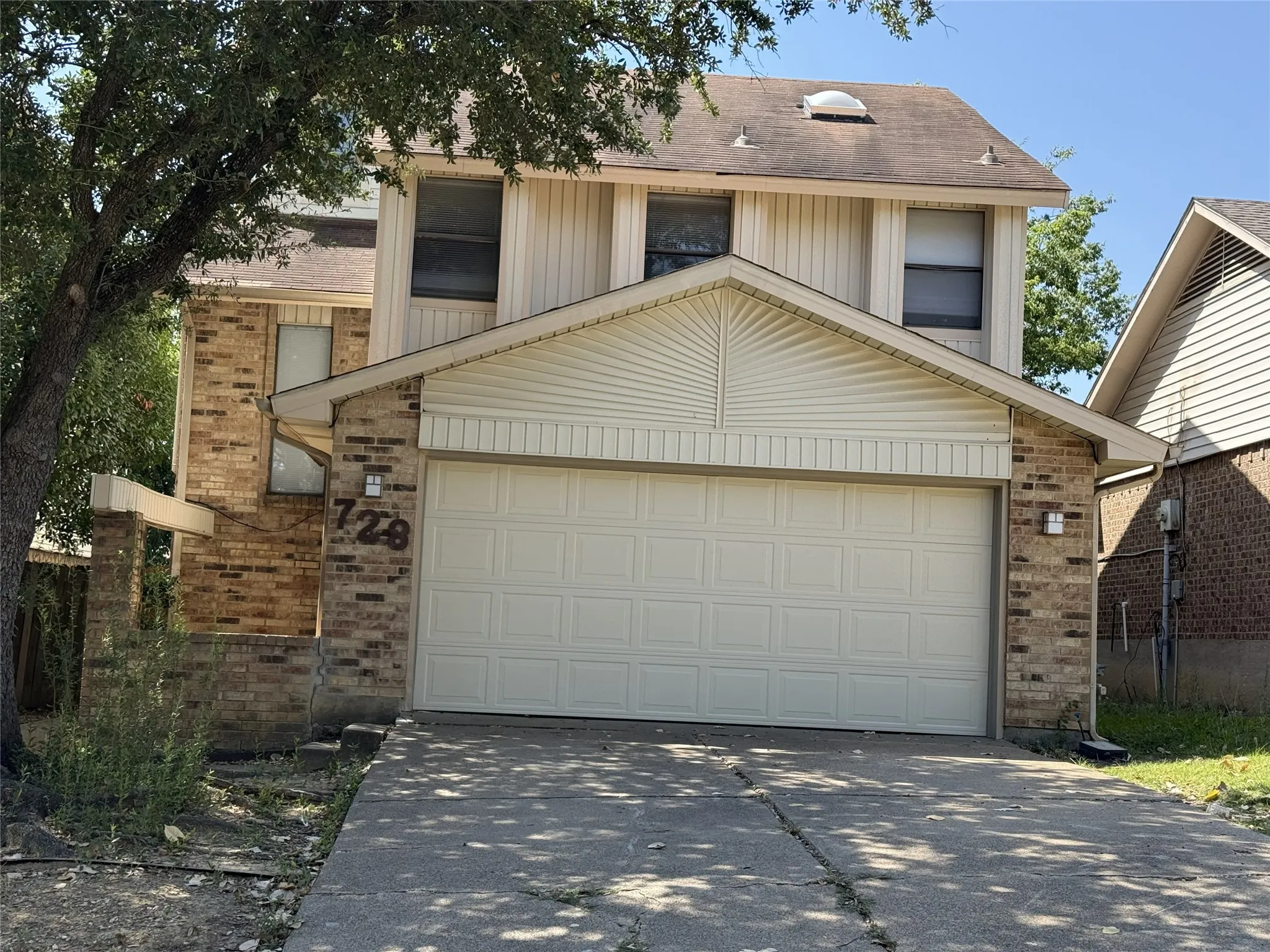 Single Family Residence For Sale in Dallas County , 728 Via Miramonte, Mesquite, Texas 75150, 3 Bedroom, 3 Bathroom, 2 Garage spaces, 1,526 Sqft, built in 1982, Price $210,000, mls#21368341, Real Estate Agent in Mesquite, Homes For Sale in Dallas county, Homes For Sale in Mesquite, Realtor in Mesquite Texas, Real Estate Brokerage Independent Realty Texas, Luminita Cordes Realtor