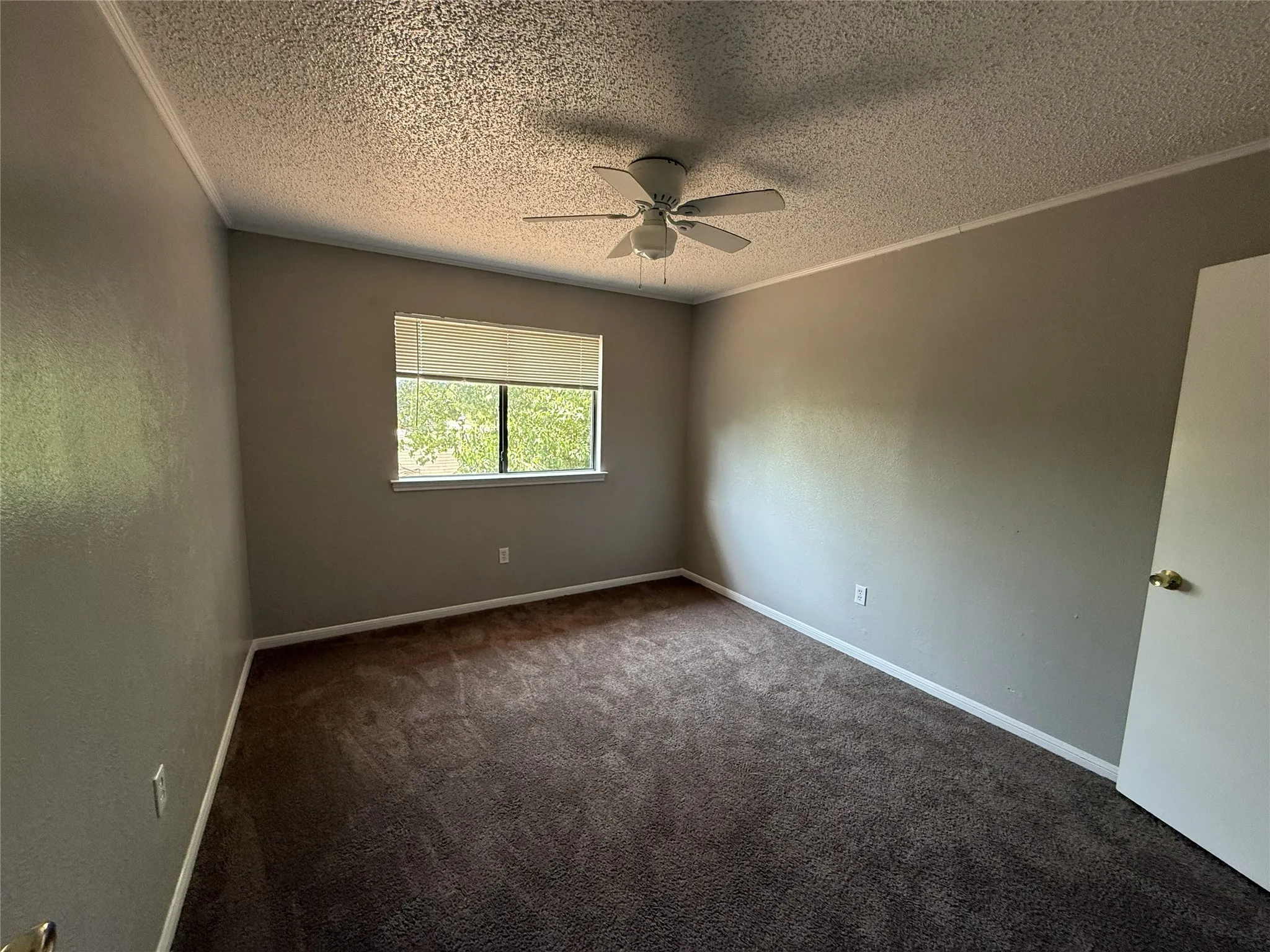 Single Family Residence For Sale in Dallas County , 728 Via Miramonte, Mesquite, Texas 75150, 3 Bedroom, 3 Bathroom, 2 Garage spaces, 1,526 Sqft, built in 1982, Price $210,000, mls#21368341, Real Estate Agent in Mesquite, Homes For Sale in Dallas county, Homes For Sale in Mesquite, Realtor in Mesquite Texas, Real Estate Brokerage Independent Realty Texas, Luminita Cordes Realtor