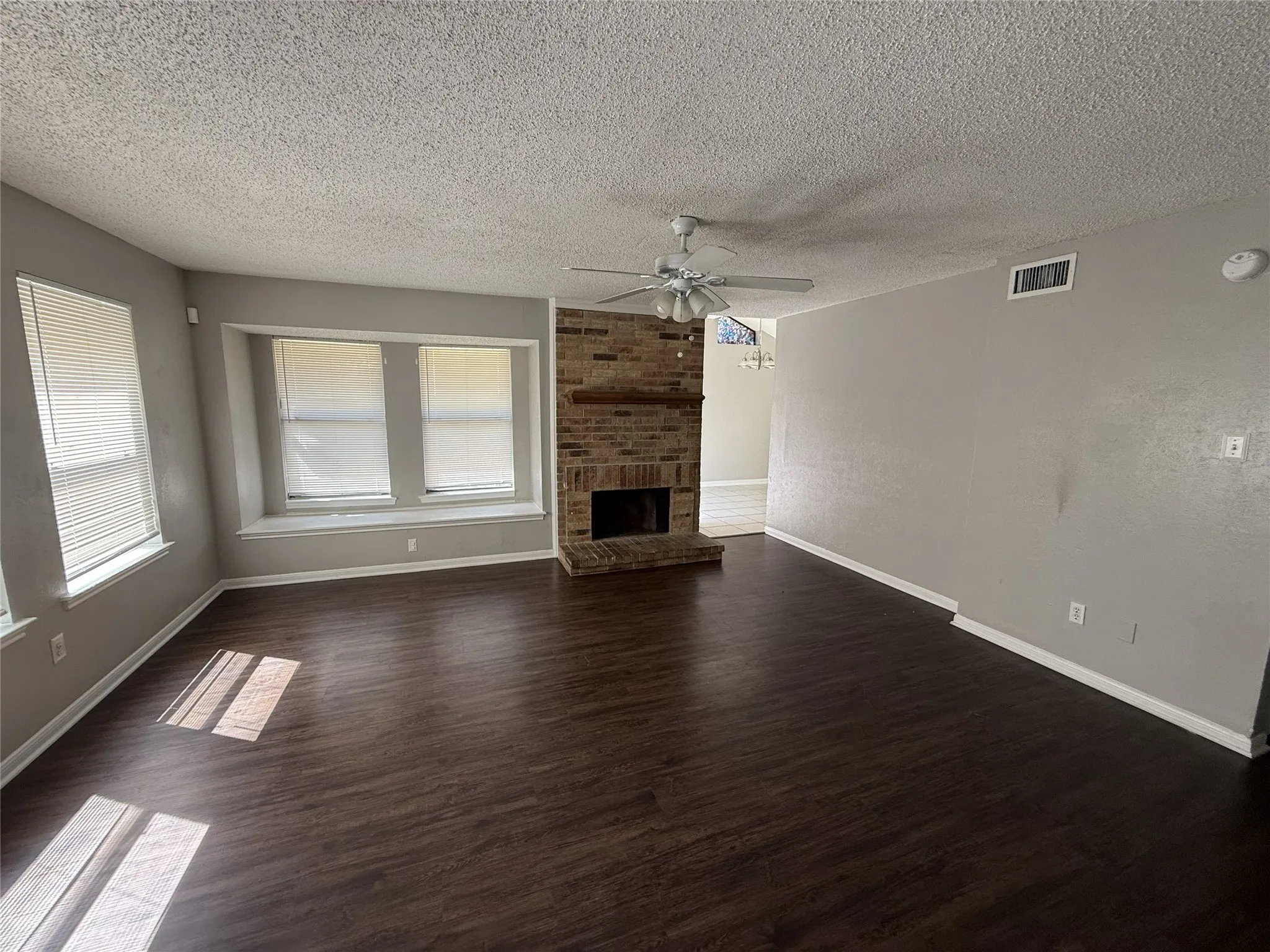 Single Family Residence For Sale in Dallas County , 728 Via Miramonte, Mesquite, Texas 75150, 3 Bedroom, 3 Bathroom, 2 Garage spaces, 1,526 Sqft, built in 1982, Price $210,000, mls#21368341, Real Estate Agent in Mesquite, Homes For Sale in Dallas county, Homes For Sale in Mesquite, Realtor in Mesquite Texas, Real Estate Brokerage Independent Realty Texas, Luminita Cordes Realtor