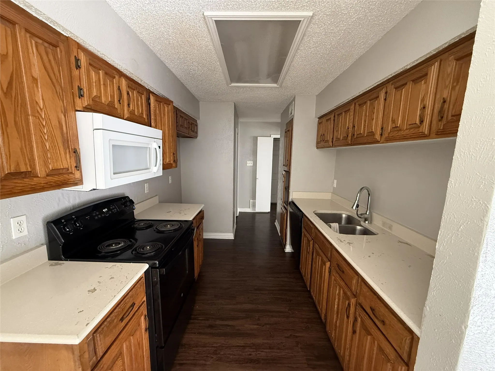 Single Family Residence For Sale in Dallas County , 728 Via Miramonte, Mesquite, Texas 75150, 3 Bedroom, 3 Bathroom, 2 Garage spaces, 1,526 Sqft, built in 1982, Price $210,000, mls#21368341, Real Estate Agent in Mesquite, Homes For Sale in Dallas county, Homes For Sale in Mesquite, Realtor in Mesquite Texas, Real Estate Brokerage Independent Realty Texas, Luminita Cordes Realtor
