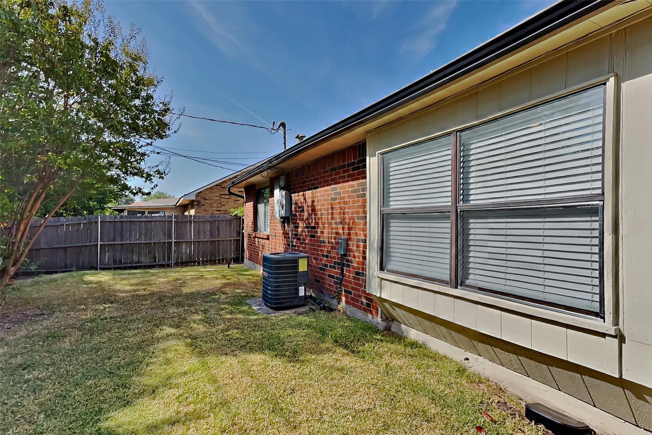 Single Family Residence For Rent in Kaufman County , 502 Redbud Drive, Forney, Texas 75126, 3 Bedroom, 2 Bathroom, 2 Garage spaces, 1,404 Sqft, built in 1983, mls#21368347, Real Estate Agent in Forney, Homes For Rent in Kaufman county, Homes For Rent in Forney, Realtor in Forney Texas, Real Estate Brokerage Independent Realty Texas, Luminita Cordes Realtor