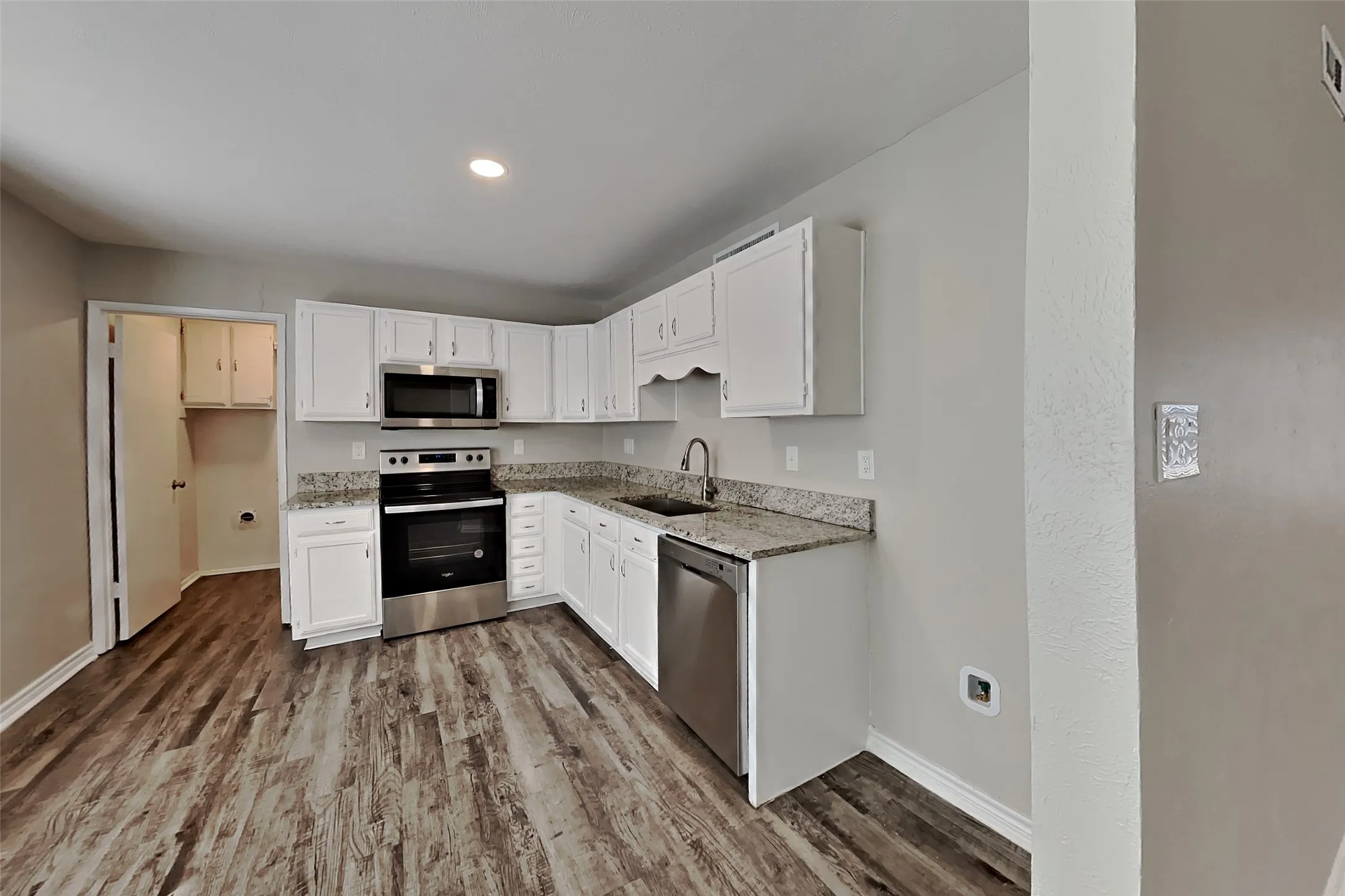 Single Family Residence For Rent in Kaufman County , 502 Redbud Drive, Forney, Texas 75126, 3 Bedroom, 2 Bathroom, 2 Garage spaces, 1,404 Sqft, built in 1983, mls#21368347, Real Estate Agent in Forney, Homes For Rent in Kaufman county, Homes For Rent in Forney, Realtor in Forney Texas, Real Estate Brokerage Independent Realty Texas, Luminita Cordes Realtor