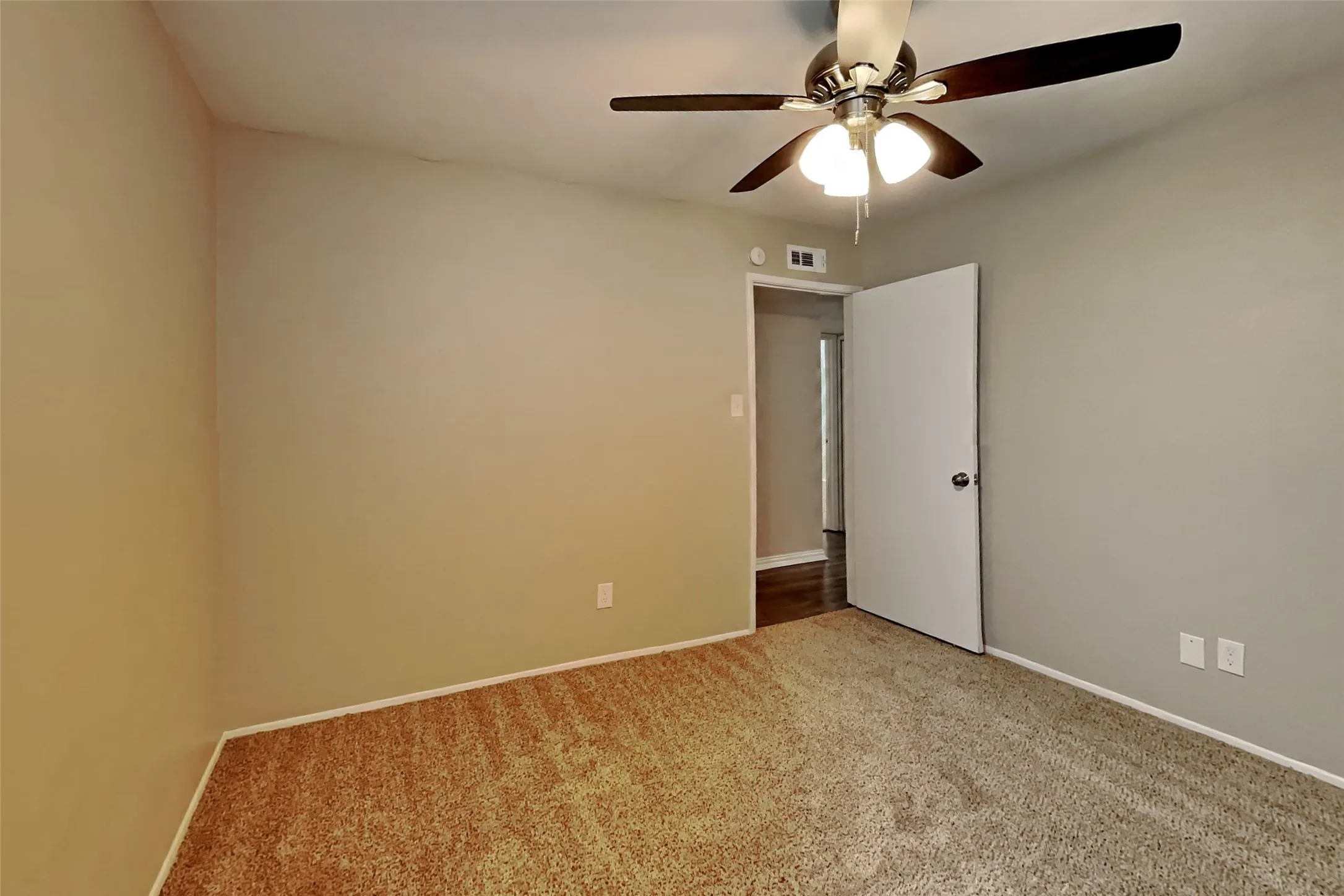 Single Family Residence For Rent in Kaufman County , 502 Redbud Drive, Forney, Texas 75126, 3 Bedroom, 2 Bathroom, 2 Garage spaces, 1,404 Sqft, built in 1983, mls#21368347, Real Estate Agent in Forney, Homes For Rent in Kaufman county, Homes For Rent in Forney, Realtor in Forney Texas, Real Estate Brokerage Independent Realty Texas, Luminita Cordes Realtor