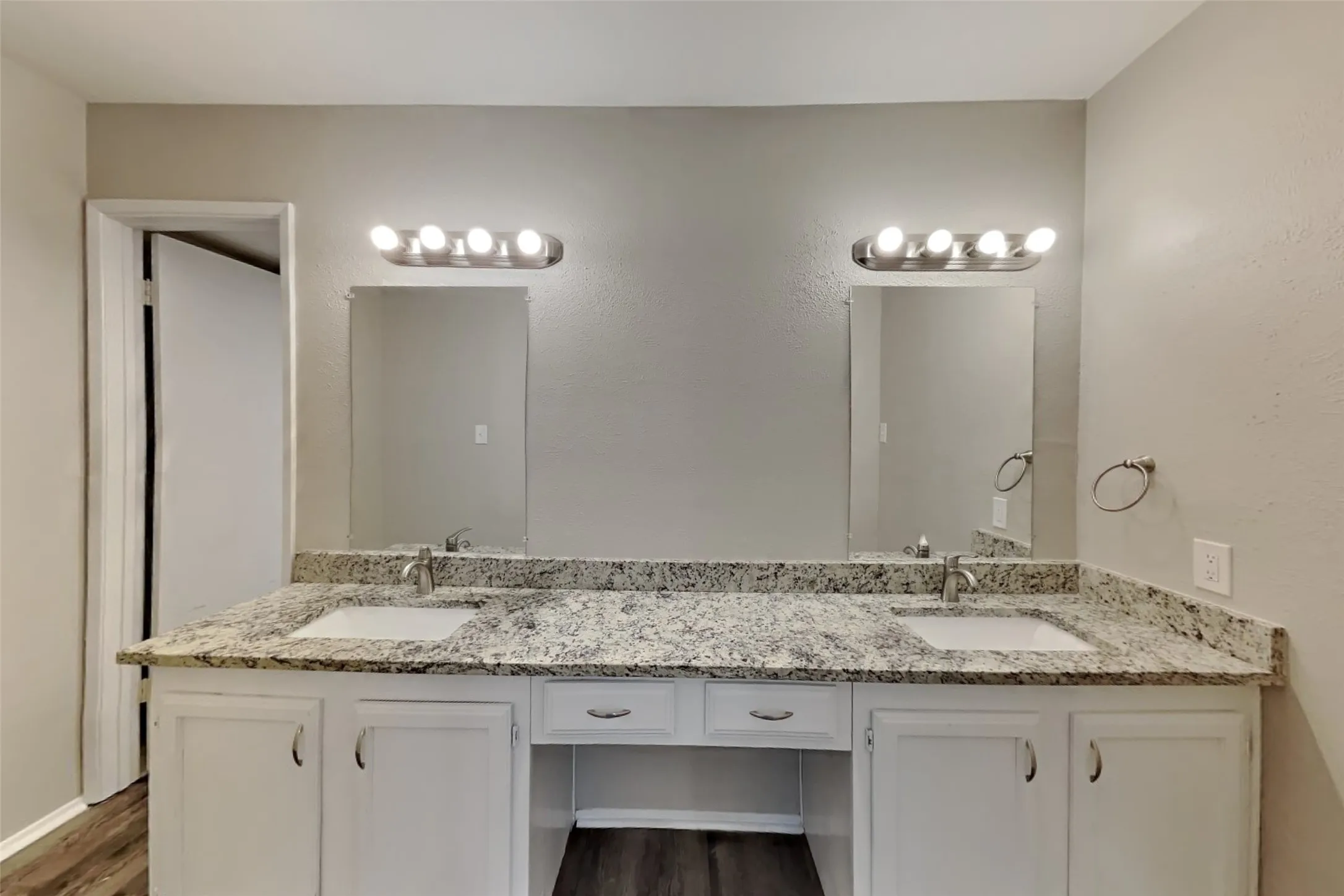Single Family Residence For Rent in Kaufman County , 502 Redbud Drive, Forney, Texas 75126, 3 Bedroom, 2 Bathroom, 2 Garage spaces, 1,404 Sqft, built in 1983, mls#21368347, Real Estate Agent in Forney, Homes For Rent in Kaufman county, Homes For Rent in Forney, Realtor in Forney Texas, Real Estate Brokerage Independent Realty Texas, Luminita Cordes Realtor