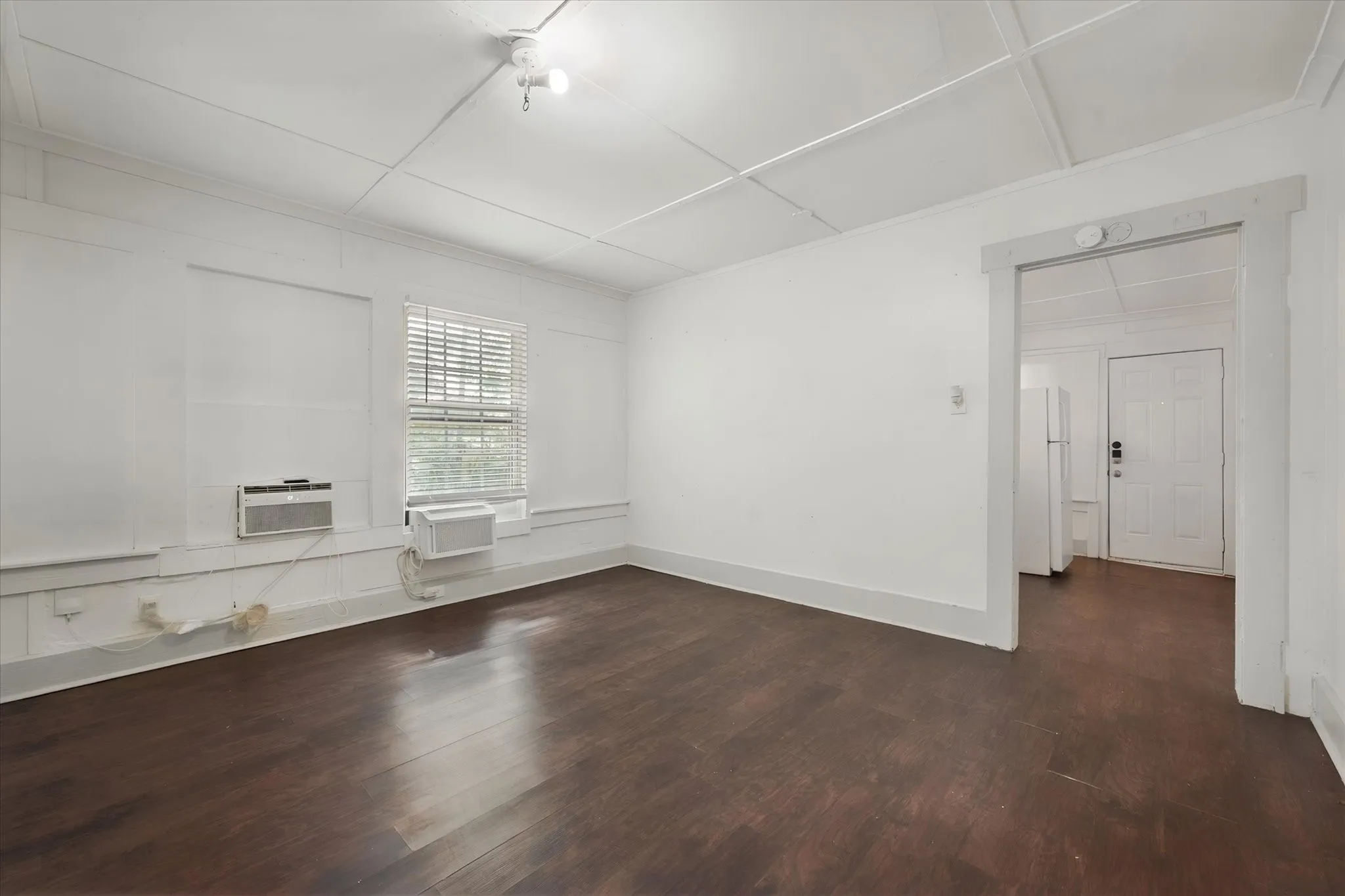 Triplex For Rent in Tarrant County , 3715 Travis Avenue C, Fort Worth, Texas 76110, 1 Bedroom, 1 Bathroom, Garage spaces, 420 Sqft, built in 1932, mls#21368357, Real Estate Agent in Fort Worth, Homes For Rent in Tarrant county, Homes For Rent in Fort Worth, Realtor in Fort Worth Texas, Real Estate Brokerage Independent Realty Texas, Luminita Cordes Realtor