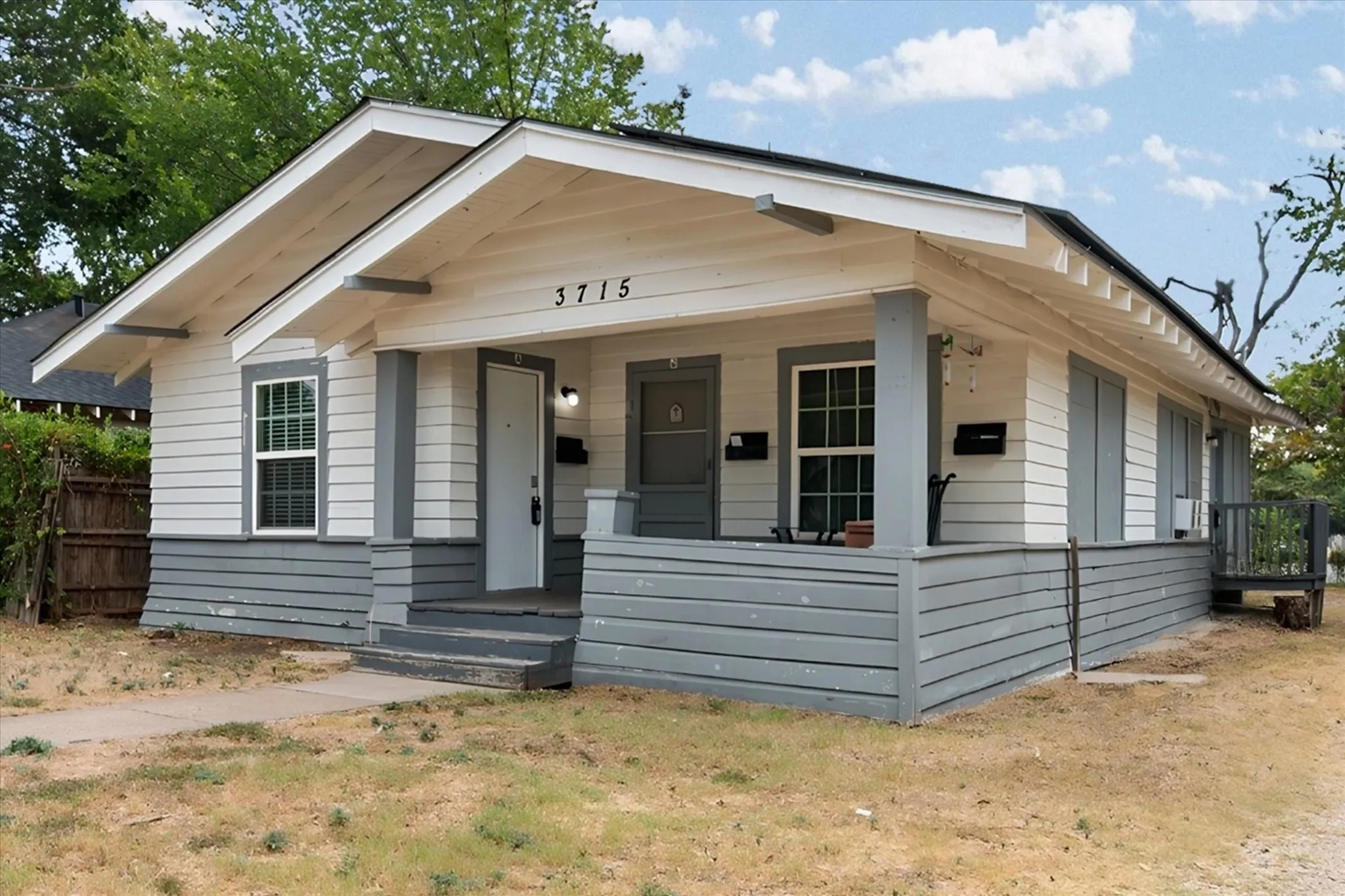 Triplex For Rent in Tarrant County , 3715 Travis Avenue C, Fort Worth, Texas 76110, 1 Bedroom, 1 Bathroom, Garage spaces, 420 Sqft, built in 1932, mls#21368357, Real Estate Agent in Fort Worth, Homes For Rent in Tarrant county, Homes For Rent in Fort Worth, Realtor in Fort Worth Texas, Real Estate Brokerage Independent Realty Texas, Luminita Cordes Realtor