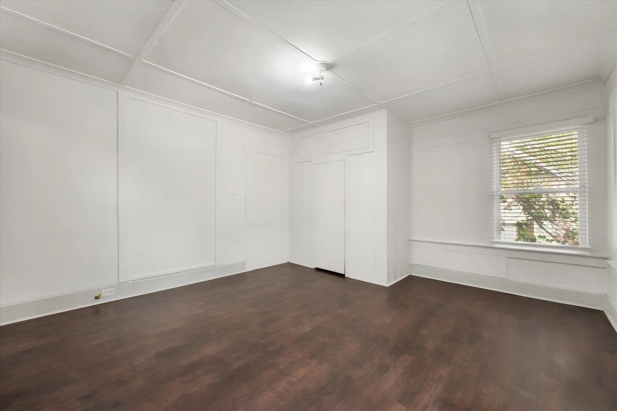 Triplex For Rent in Tarrant County , 3715 Travis Avenue C, Fort Worth, Texas 76110, 1 Bedroom, 1 Bathroom, Garage spaces, 420 Sqft, built in 1932, mls#21368357, Real Estate Agent in Fort Worth, Homes For Rent in Tarrant county, Homes For Rent in Fort Worth, Realtor in Fort Worth Texas, Real Estate Brokerage Independent Realty Texas, Luminita Cordes Realtor