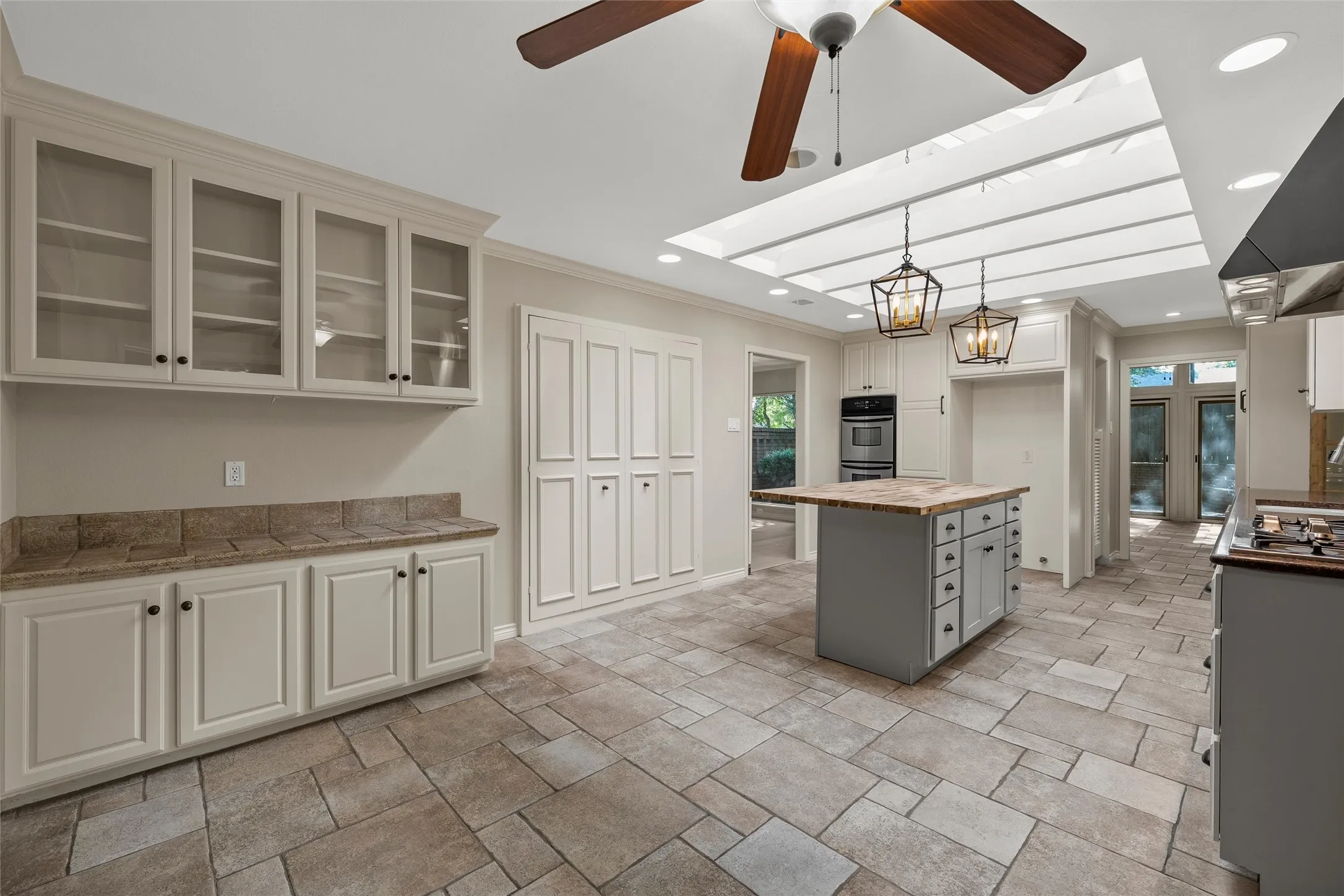 Single Family Residence For Sale in Mc Lennan County , 4808 Pecan Terrace, Waco, Texas 76710, 4 Bedroom, 2 Bathroom, Garage spaces, 2,442 Sqft, built in 1963, mls#21367790, Real Estate Agent in Waco, Homes For Sale in Mc Lennan county, Homes For Sale in Waco, Realtor in Waco Texas, Real Estate Brokerage Independent Realty Texas, Luminita Cordes Realtor