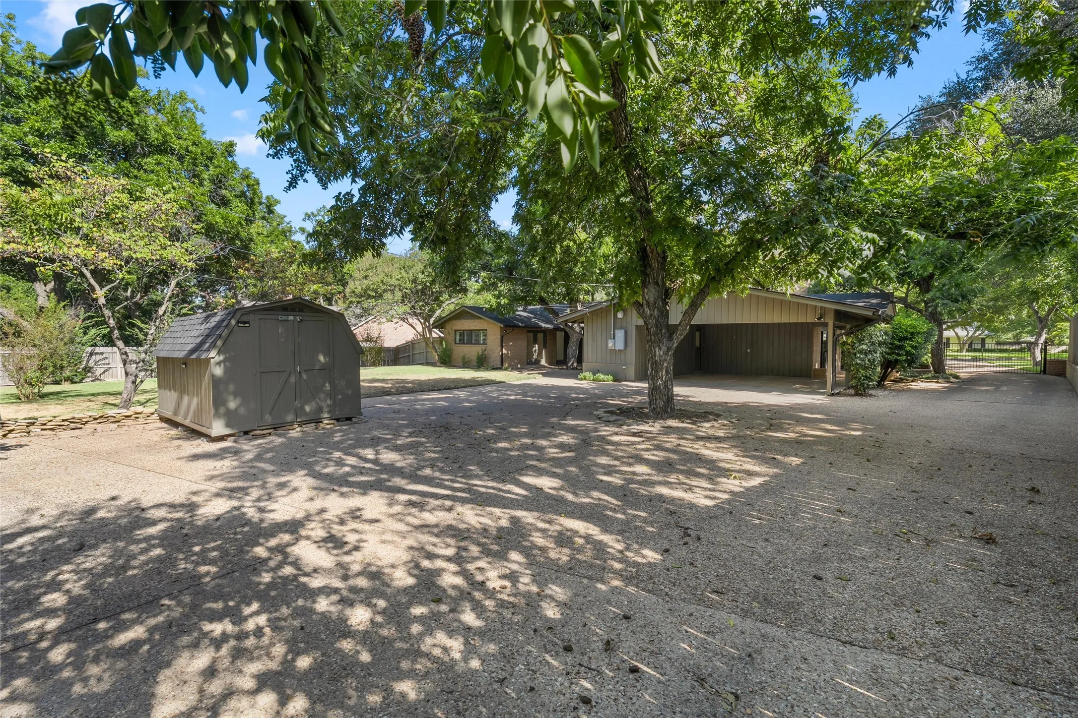 Single Family Residence For Sale in Mc Lennan County , 4808 Pecan Terrace, Waco, Texas 76710, 4 Bedroom, 2 Bathroom, Garage spaces, 2,442 Sqft, built in 1963, mls#21367790, Real Estate Agent in Waco, Homes For Sale in Mc Lennan county, Homes For Sale in Waco, Realtor in Waco Texas, Real Estate Brokerage Independent Realty Texas, Luminita Cordes Realtor