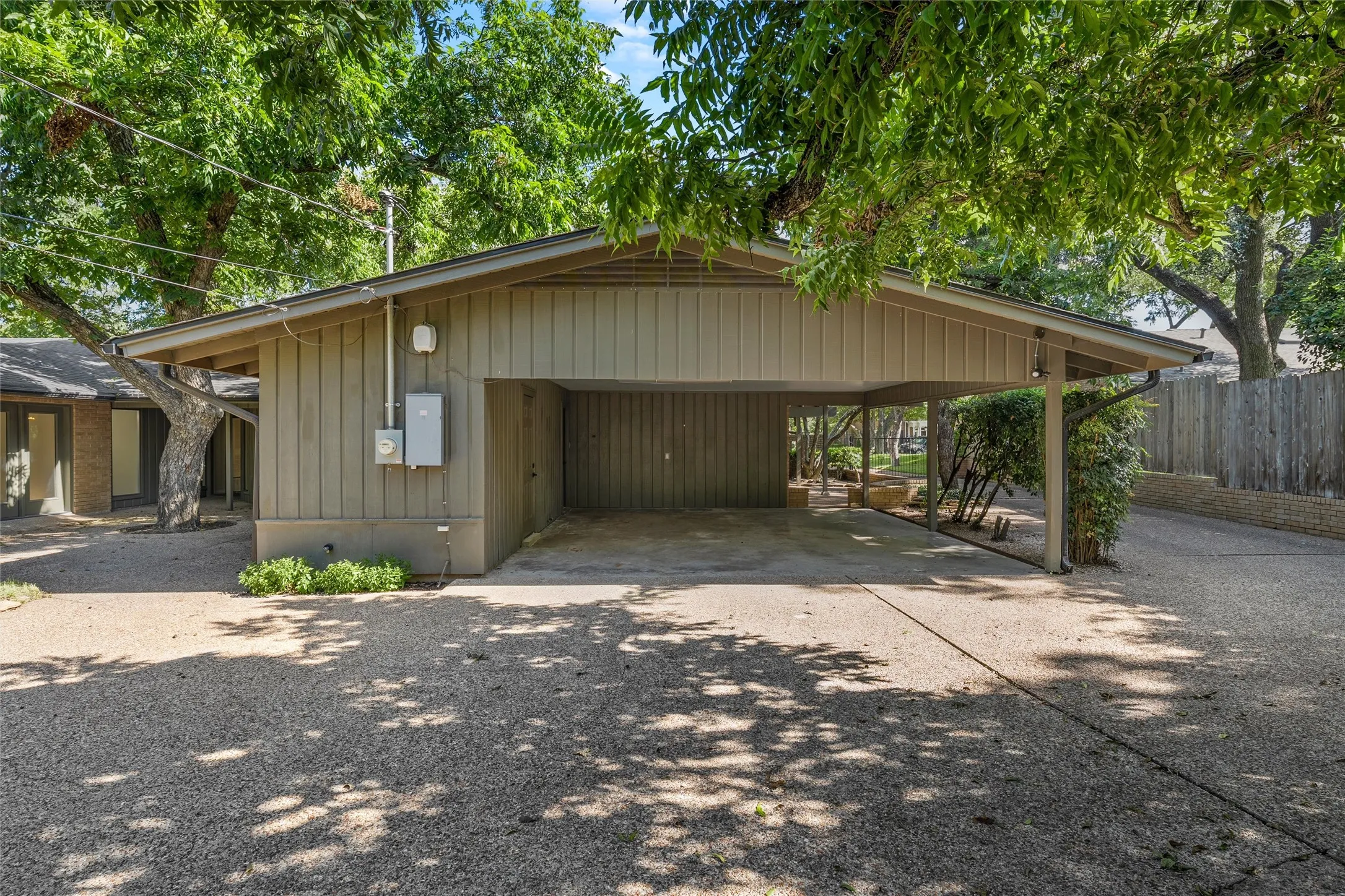 Single Family Residence For Sale in Mc Lennan County , 4808 Pecan Terrace, Waco, Texas 76710, 4 Bedroom, 2 Bathroom, Garage spaces, 2,442 Sqft, built in 1963, mls#21367790, Real Estate Agent in Waco, Homes For Sale in Mc Lennan county, Homes For Sale in Waco, Realtor in Waco Texas, Real Estate Brokerage Independent Realty Texas, Luminita Cordes Realtor