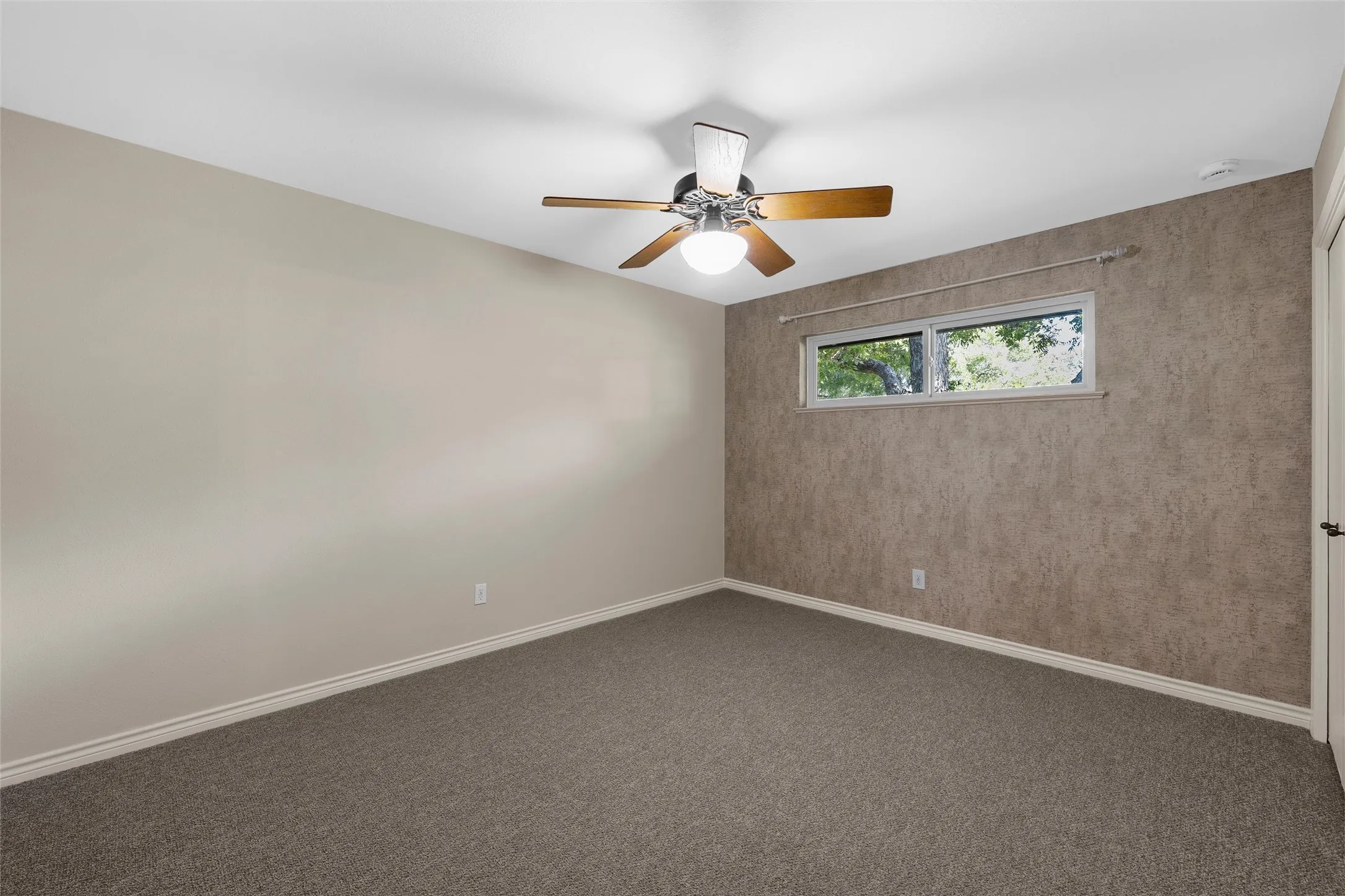 Single Family Residence For Sale in Mc Lennan County , 4808 Pecan Terrace, Waco, Texas 76710, 4 Bedroom, 2 Bathroom, Garage spaces, 2,442 Sqft, built in 1963, mls#21367790, Real Estate Agent in Waco, Homes For Sale in Mc Lennan county, Homes For Sale in Waco, Realtor in Waco Texas, Real Estate Brokerage Independent Realty Texas, Luminita Cordes Realtor