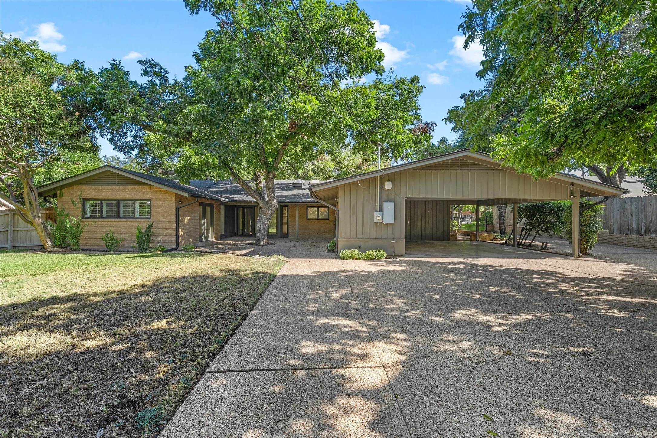 Single Family Residence For Sale in Mc Lennan County , 4808 Pecan Terrace, Waco, Texas 76710, 4 Bedroom, 2 Bathroom, Garage spaces, 2,442 Sqft, built in 1963, mls#21367790, Real Estate Agent in Waco, Homes For Sale in Mc Lennan county, Homes For Sale in Waco, Realtor in Waco Texas, Real Estate Brokerage Independent Realty Texas, Luminita Cordes Realtor