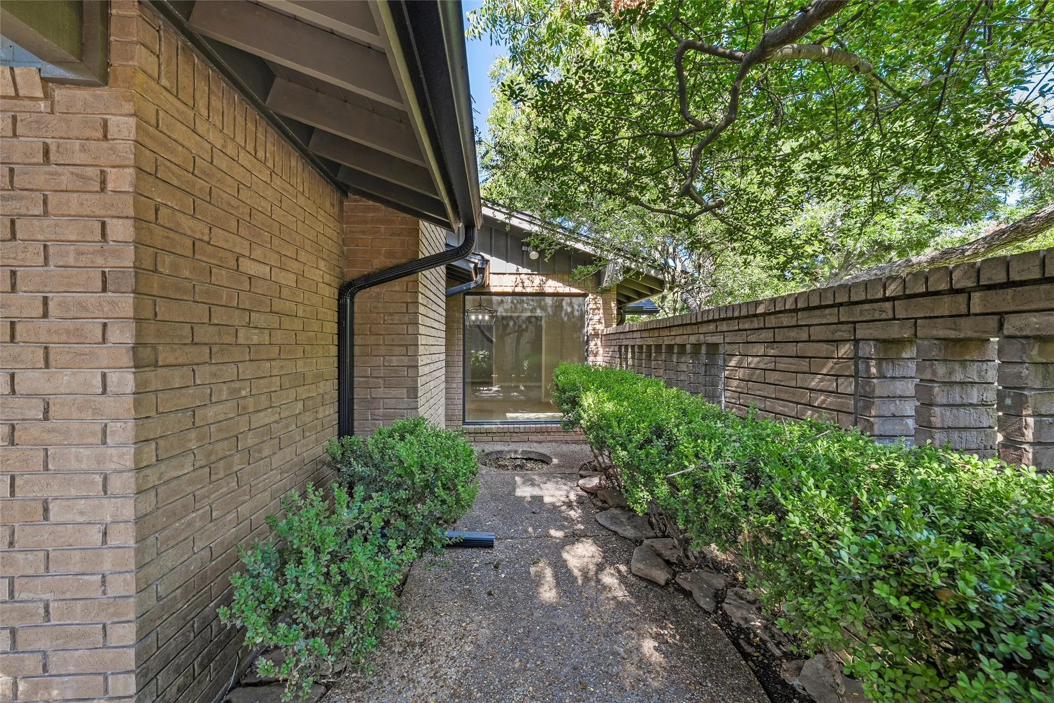 Single Family Residence For Sale in Mc Lennan County , 4808 Pecan Terrace, Waco, Texas 76710, 4 Bedroom, 2 Bathroom, Garage spaces, 2,442 Sqft, built in 1963, mls#21367790, Real Estate Agent in Waco, Homes For Sale in Mc Lennan county, Homes For Sale in Waco, Realtor in Waco Texas, Real Estate Brokerage Independent Realty Texas, Luminita Cordes Realtor