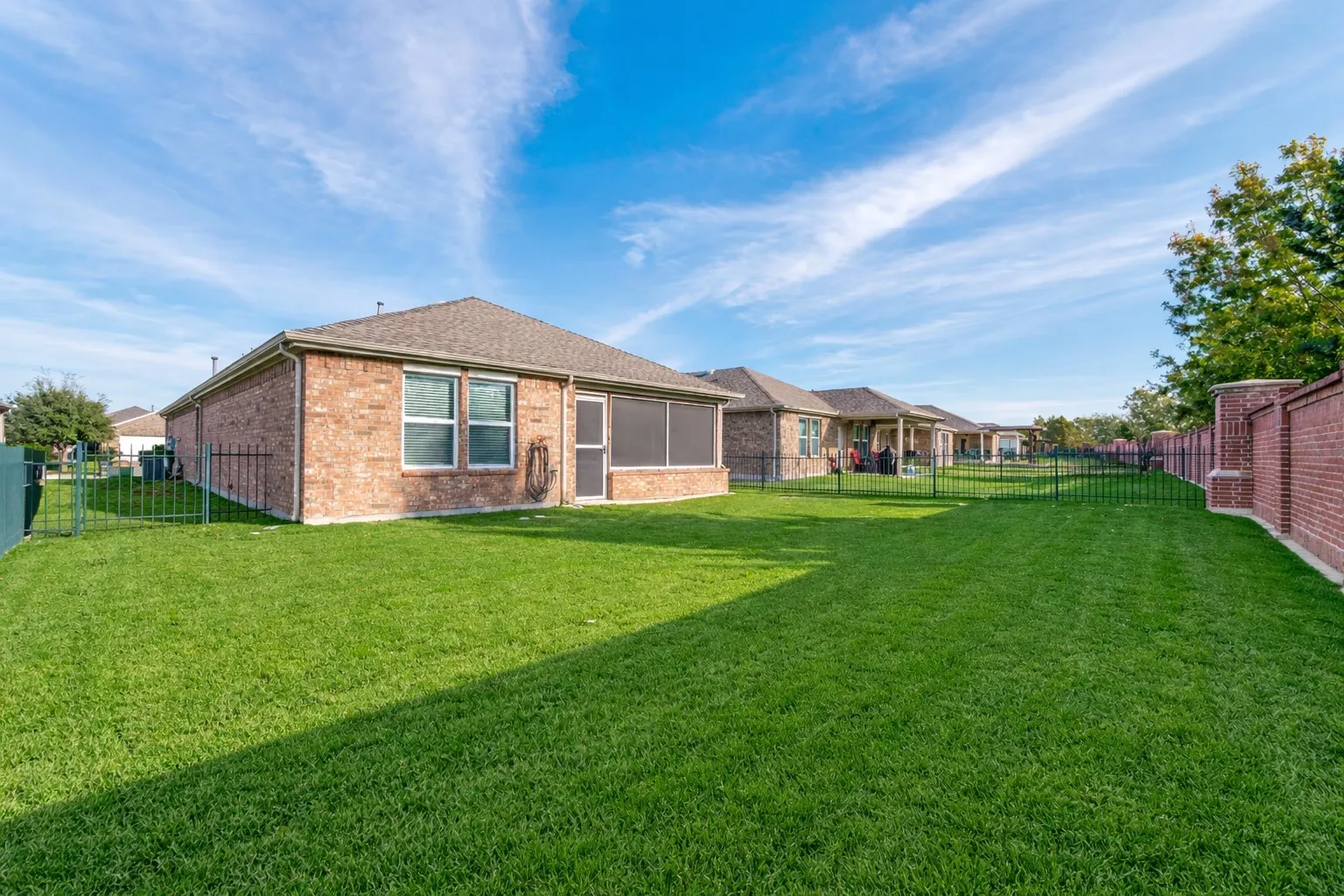 Single Family Residence For Sale in Denton County , 2325 Beachfront Drive, Frisco, Texas 75036, 2 Bedroom, 2 Bathroom, 2 Garage spaces, 1,325 Sqft, built in 2015, mls#21368195, Real Estate Agent in Frisco, Homes For Sale in Denton county, Homes For Sale in Frisco, Realtor in Frisco Texas, Real Estate Brokerage Independent Realty Texas, Luminita Cordes Realtor