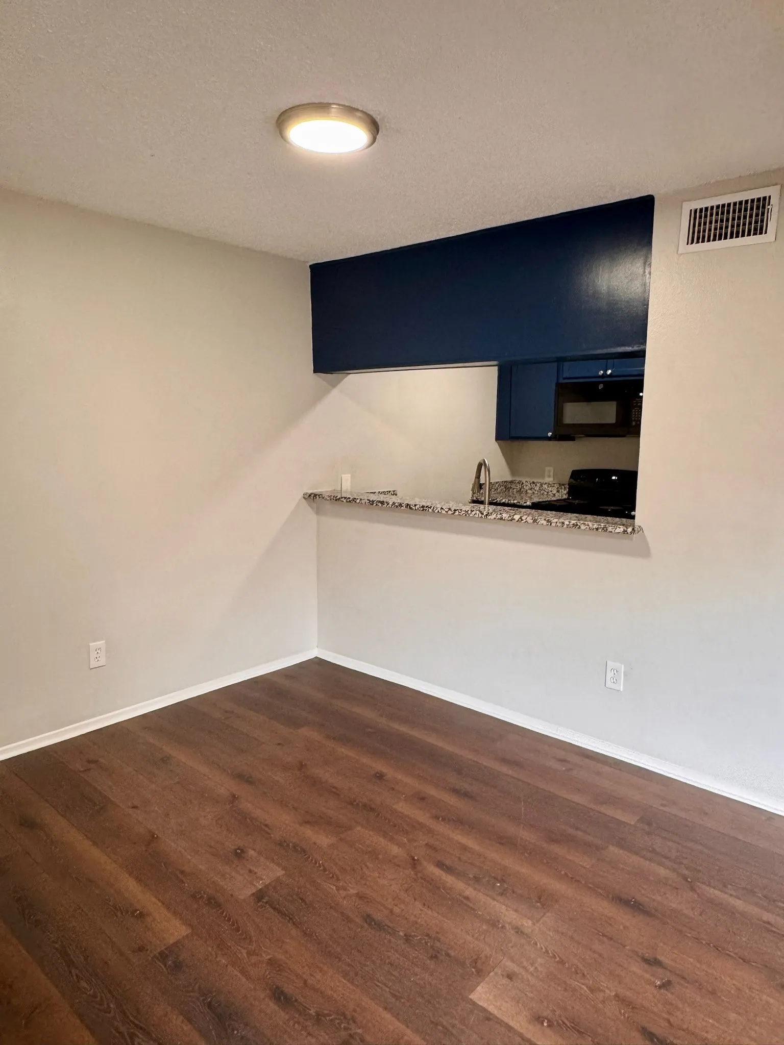 Apartment For Rent in Parker County , 624 E 3rd Street 207, Springtown, Texas 76082, 2 Bedroom, 1 Bathroom, Garage spaces, 785 Sqft, built in 1982, mls#21368364, Real Estate Agent in Springtown, Homes For Rent in Parker county, Homes For Rent in Springtown, Realtor in Springtown Texas, Real Estate Brokerage Independent Realty Texas, Luminita Cordes Realtor