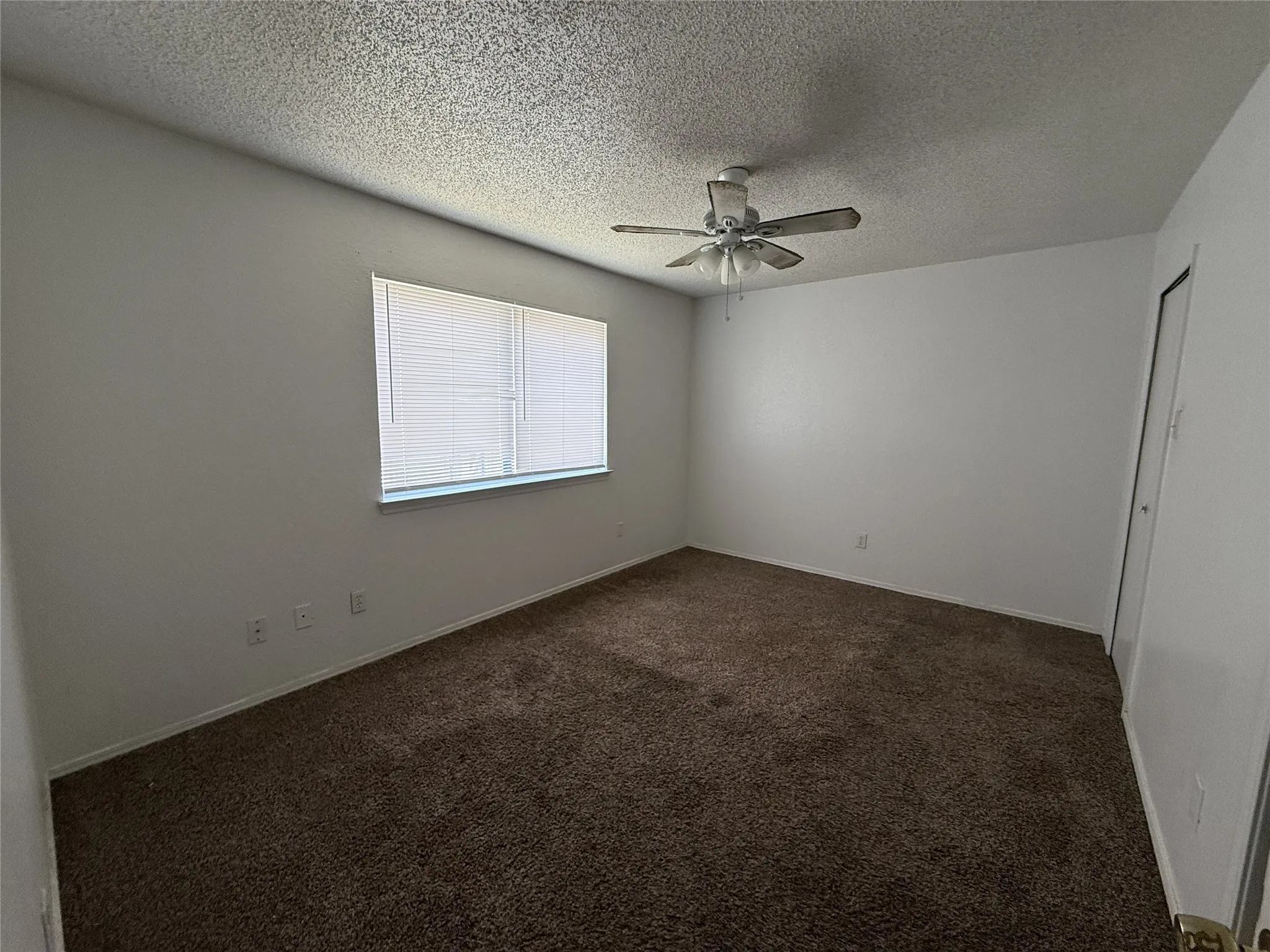 Single Family Residence For Sale in Dallas County , 1417 Arendale Drive, Garland, Texas 75040, 3 Bedroom, 2 Bathroom, 2 Garage spaces, 1,268 Sqft, built in 1985, mls#21368366, Real Estate Agent in Garland, Homes For Sale in Dallas county, Homes For Sale in Garland, Realtor in Garland Texas, Real Estate Brokerage Independent Realty Texas, Luminita Cordes Realtor