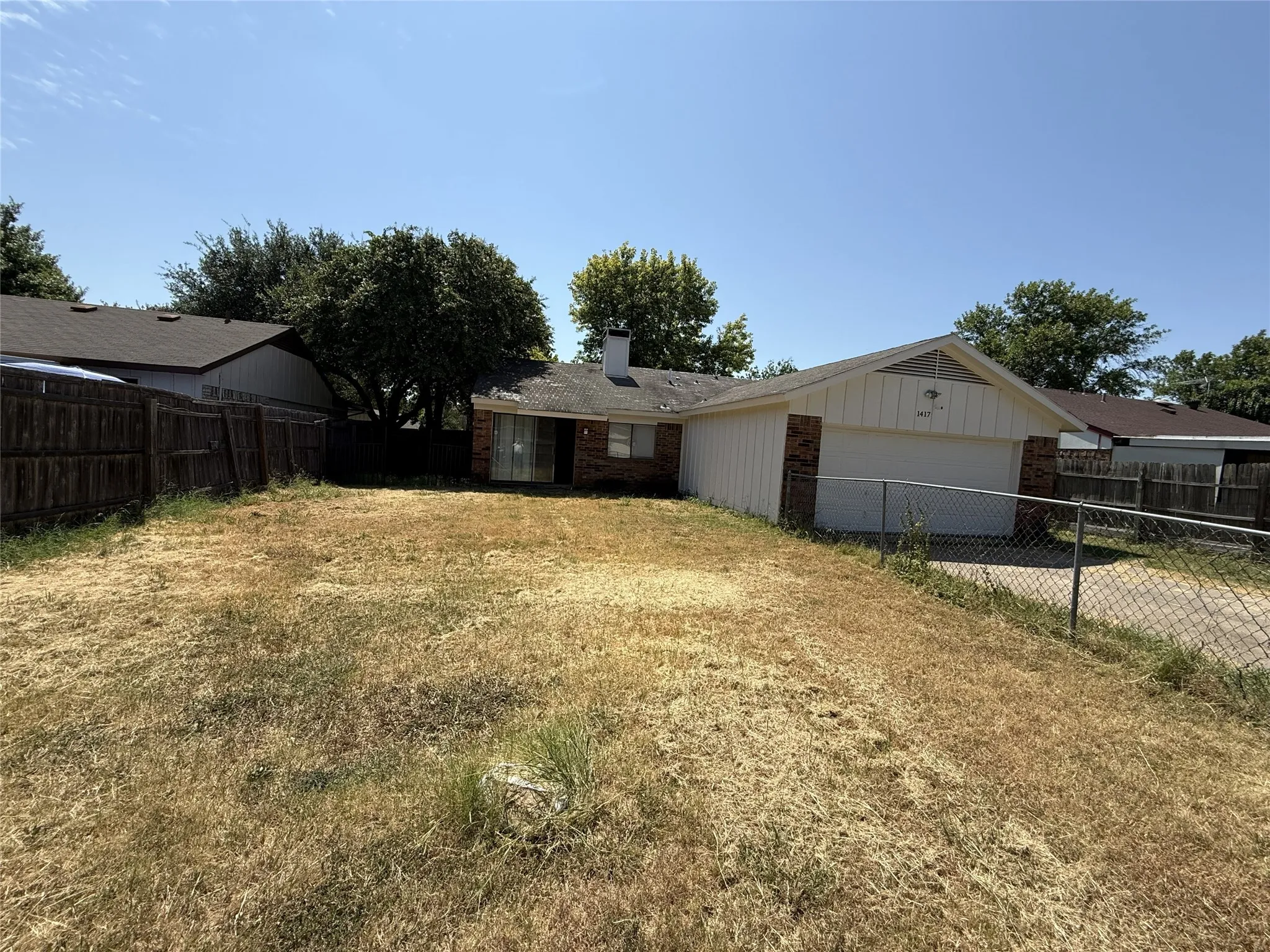 Single Family Residence For Sale in Dallas County , 1417 Arendale Drive, Garland, Texas 75040, 3 Bedroom, 2 Bathroom, 2 Garage spaces, 1,268 Sqft, built in 1985, mls#21368366, Real Estate Agent in Garland, Homes For Sale in Dallas county, Homes For Sale in Garland, Realtor in Garland Texas, Real Estate Brokerage Independent Realty Texas, Luminita Cordes Realtor