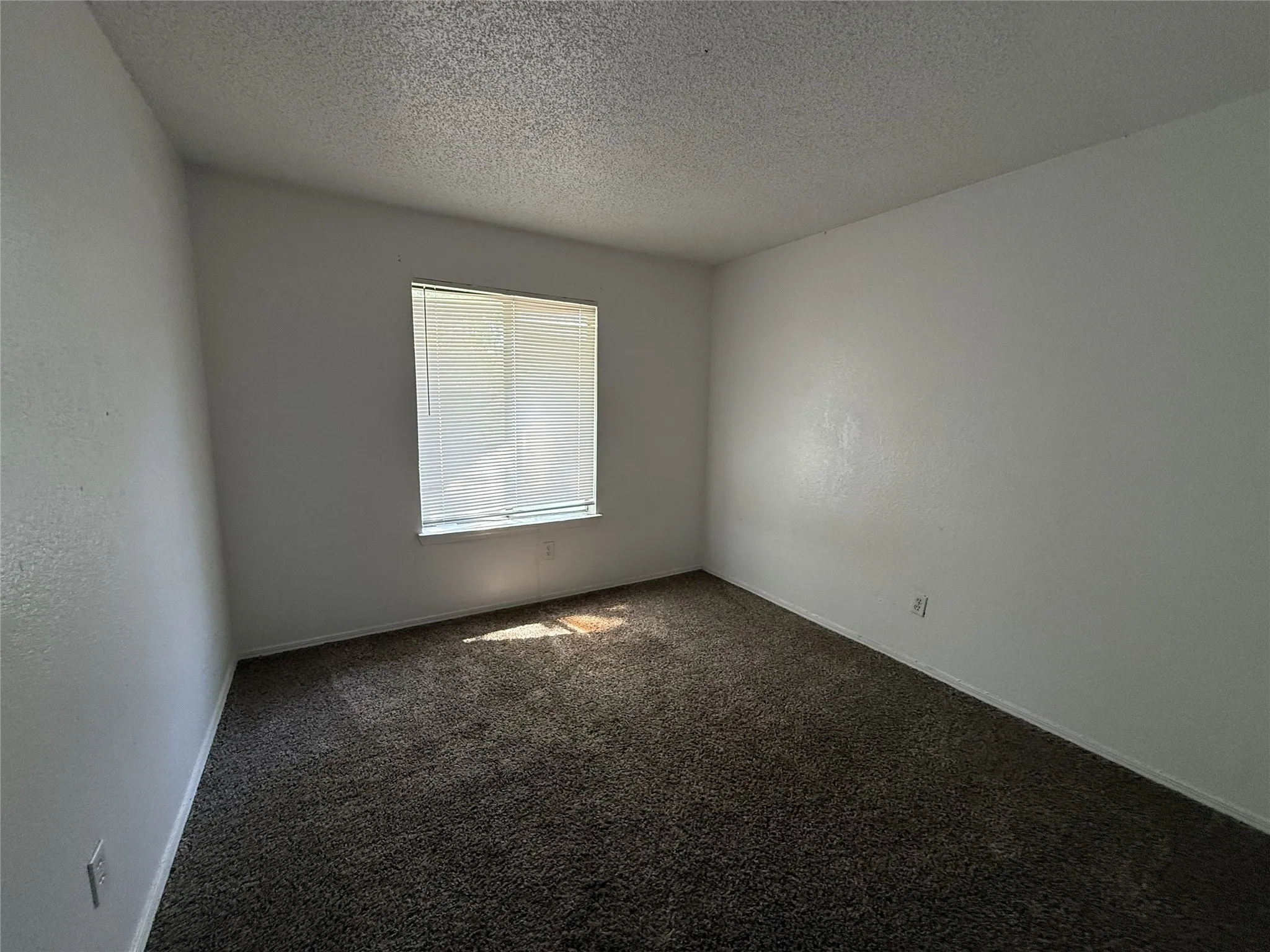 Single Family Residence For Sale in Dallas County , 1417 Arendale Drive, Garland, Texas 75040, 3 Bedroom, 2 Bathroom, 2 Garage spaces, 1,268 Sqft, built in 1985, mls#21368366, Real Estate Agent in Garland, Homes For Sale in Dallas county, Homes For Sale in Garland, Realtor in Garland Texas, Real Estate Brokerage Independent Realty Texas, Luminita Cordes Realtor