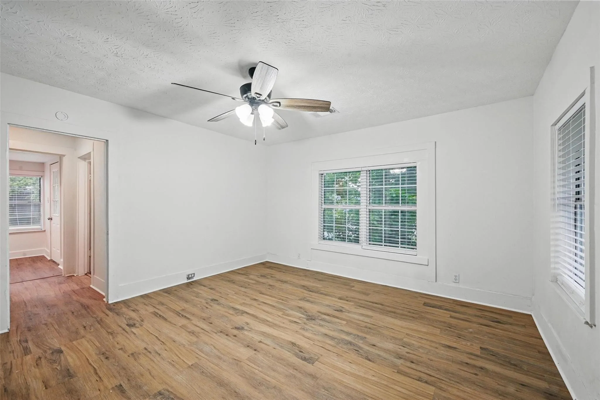 Duplex For Rent in Grayson County , 906 E Houston Street, Sherman, Texas 75092, 2 Bedroom, 1 Bathroom, 1 Garage spaces, 989 Sqft, built in 1998, mls#21368367, Real Estate Agent in Sherman, Homes For Rent in Grayson county, Homes For Rent in Sherman, Realtor in Sherman Texas, Real Estate Brokerage Independent Realty Texas, Luminita Cordes Realtor