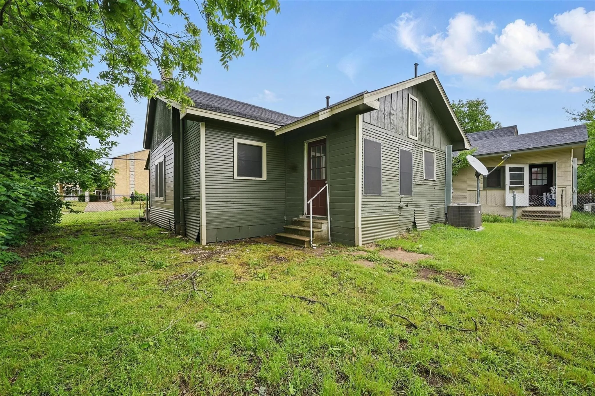 Duplex For Rent in Grayson County , 906 E Houston Street, Sherman, Texas 75092, 2 Bedroom, 1 Bathroom, 1 Garage spaces, 989 Sqft, built in 1998, mls#21368367, Real Estate Agent in Sherman, Homes For Rent in Grayson county, Homes For Rent in Sherman, Realtor in Sherman Texas, Real Estate Brokerage Independent Realty Texas, Luminita Cordes Realtor