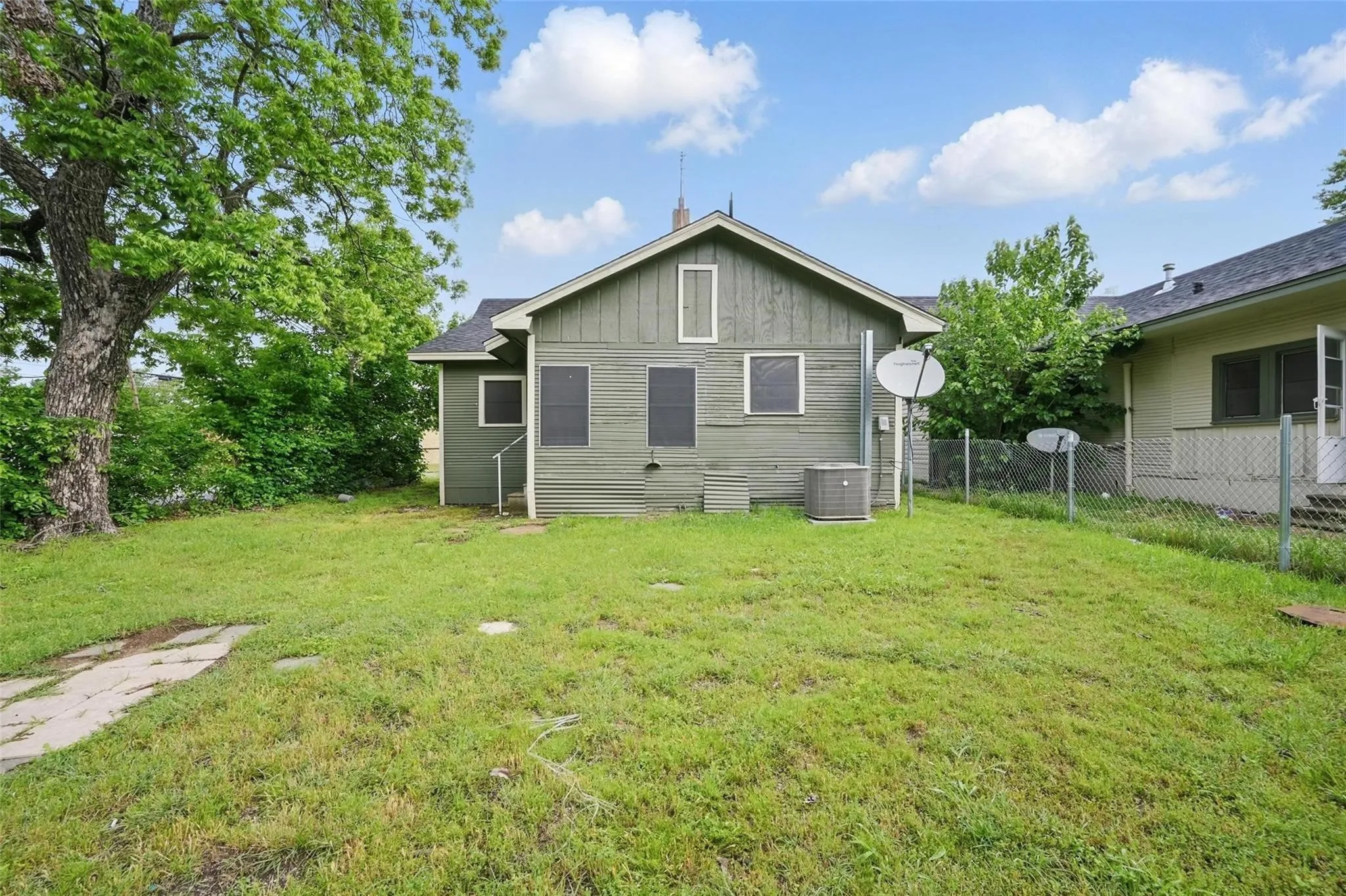 Duplex For Rent in Grayson County , 906 E Houston Street, Sherman, Texas 75092, 2 Bedroom, 1 Bathroom, 1 Garage spaces, 989 Sqft, built in 1998, mls#21368367, Real Estate Agent in Sherman, Homes For Rent in Grayson county, Homes For Rent in Sherman, Realtor in Sherman Texas, Real Estate Brokerage Independent Realty Texas, Luminita Cordes Realtor