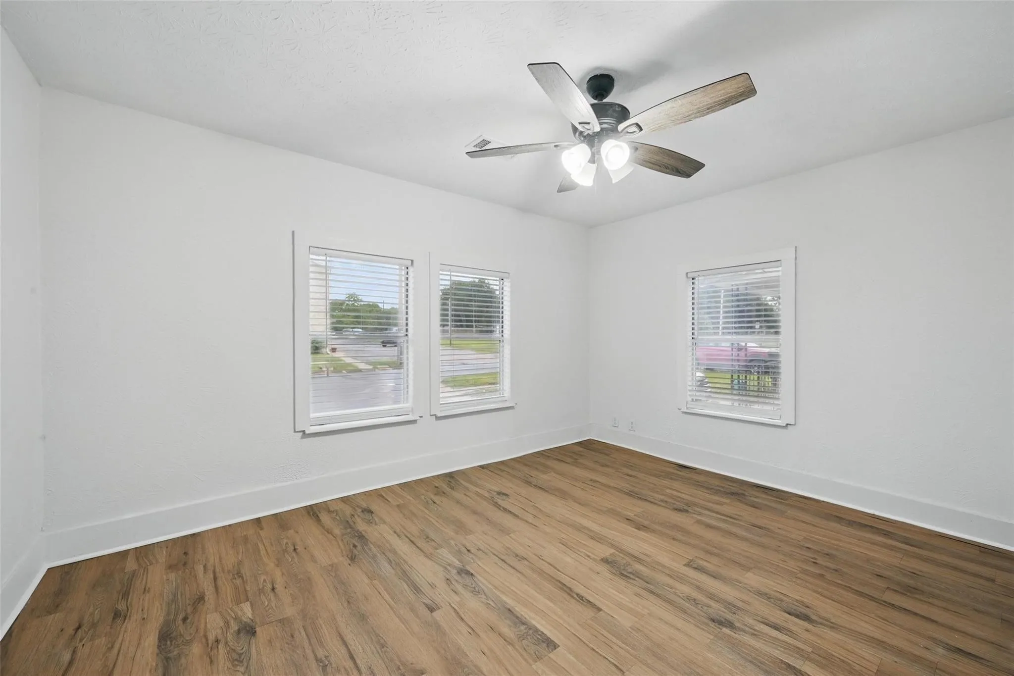 Duplex For Rent in Grayson County , 906 E Houston Street, Sherman, Texas 75092, 2 Bedroom, 1 Bathroom, 1 Garage spaces, 989 Sqft, built in 1998, mls#21368367, Real Estate Agent in Sherman, Homes For Rent in Grayson county, Homes For Rent in Sherman, Realtor in Sherman Texas, Real Estate Brokerage Independent Realty Texas, Luminita Cordes Realtor