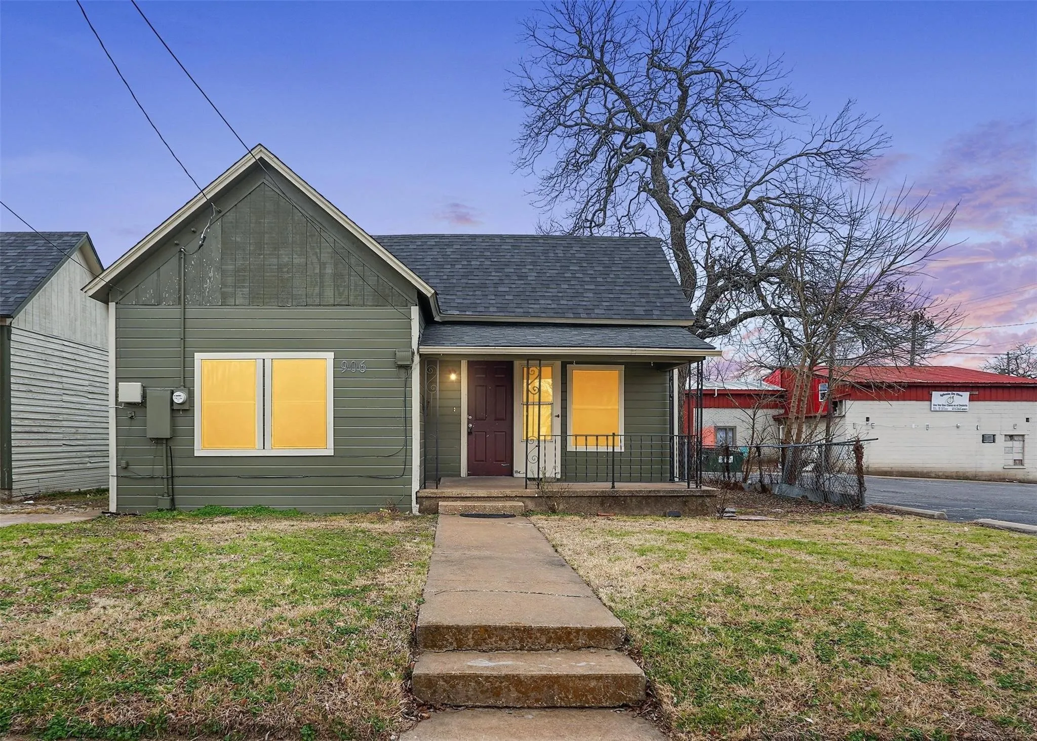 Duplex For Rent in Grayson County , 906 E Houston Street, Sherman, Texas 75092, 2 Bedroom, 1 Bathroom, 1 Garage spaces, 989 Sqft, built in 1998, mls#21368367, Real Estate Agent in Sherman, Homes For Rent in Grayson county, Homes For Rent in Sherman, Realtor in Sherman Texas, Real Estate Brokerage Independent Realty Texas, Luminita Cordes Realtor