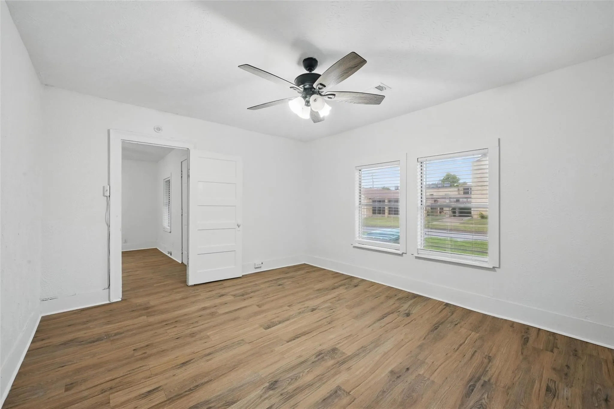 Duplex For Rent in Grayson County , 906 E Houston Street, Sherman, Texas 75092, 2 Bedroom, 1 Bathroom, 1 Garage spaces, 989 Sqft, built in 1998, mls#21368367, Real Estate Agent in Sherman, Homes For Rent in Grayson county, Homes For Rent in Sherman, Realtor in Sherman Texas, Real Estate Brokerage Independent Realty Texas, Luminita Cordes Realtor