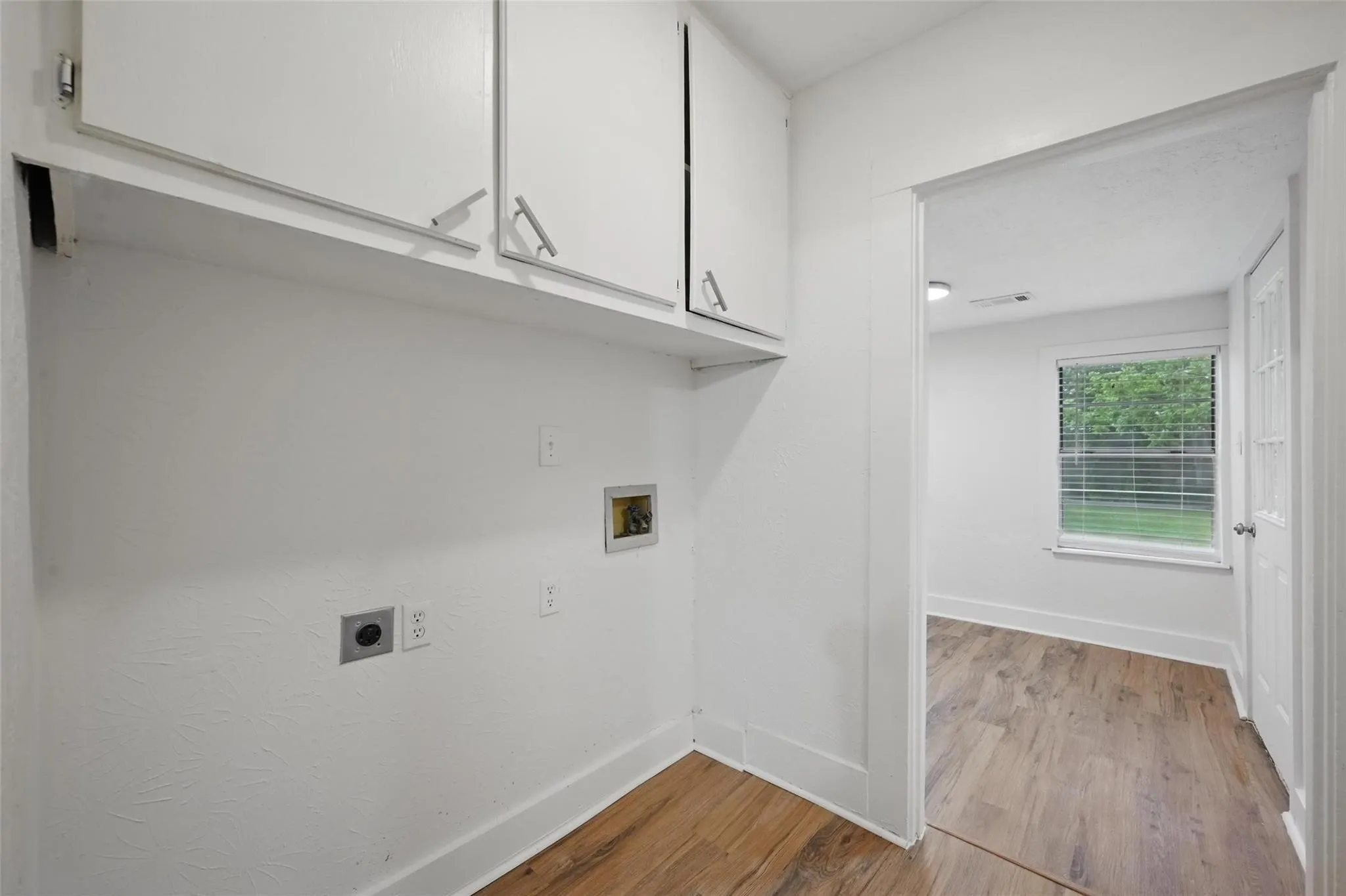Duplex For Rent in Grayson County , 906 E Houston Street, Sherman, Texas 75092, 2 Bedroom, 1 Bathroom, 1 Garage spaces, 989 Sqft, built in 1998, mls#21368367, Real Estate Agent in Sherman, Homes For Rent in Grayson county, Homes For Rent in Sherman, Realtor in Sherman Texas, Real Estate Brokerage Independent Realty Texas, Luminita Cordes Realtor